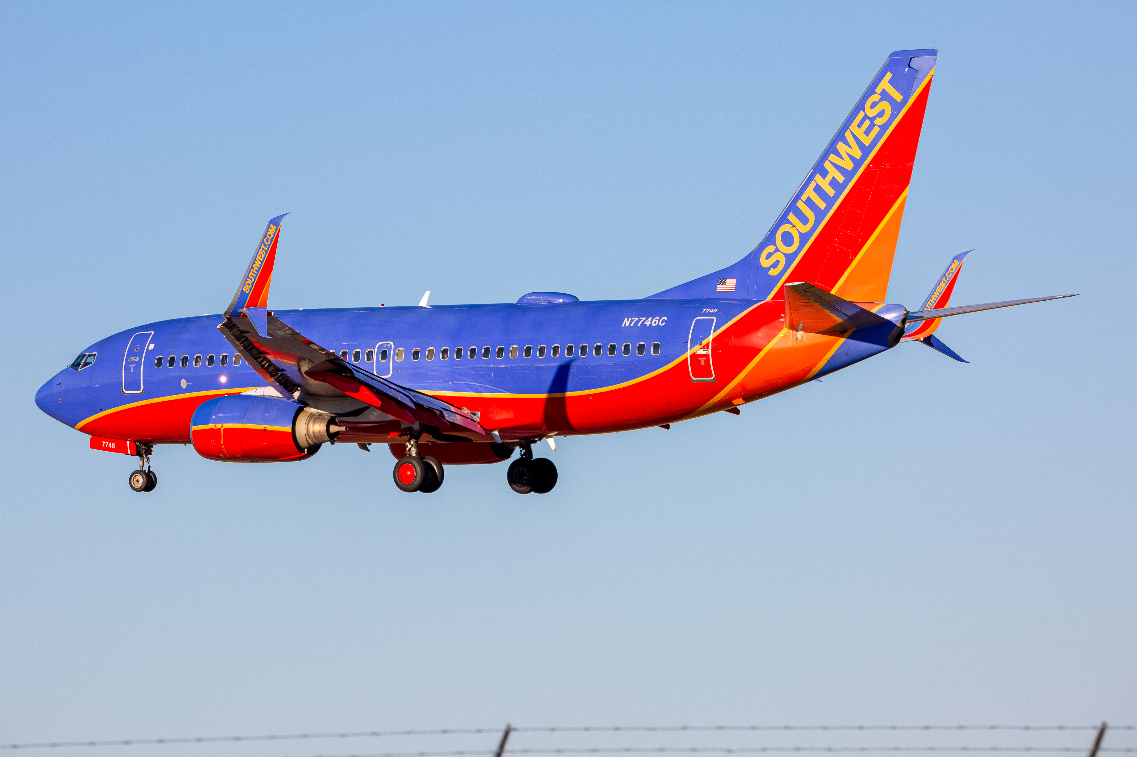 Full size: Southwest Airlines Boeing 737-700 N7746C at Baltimore/Washington International Thurgood Marshall Airport