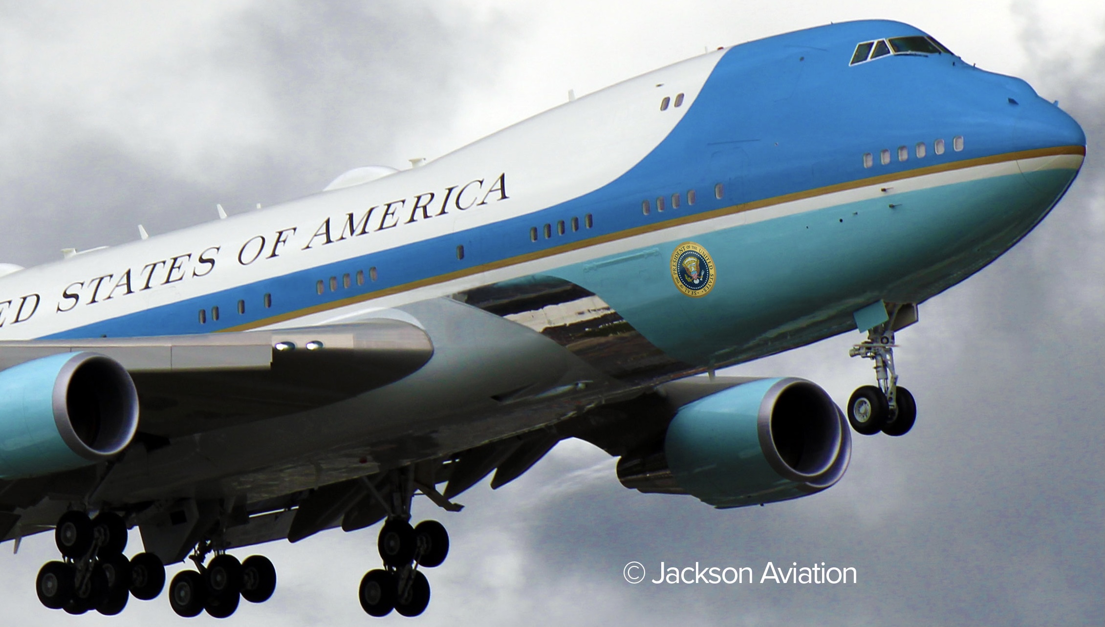 Full size: USAF - United States Air Force Boeing VC-25A 82-8000 at Dobbins ARB Airport