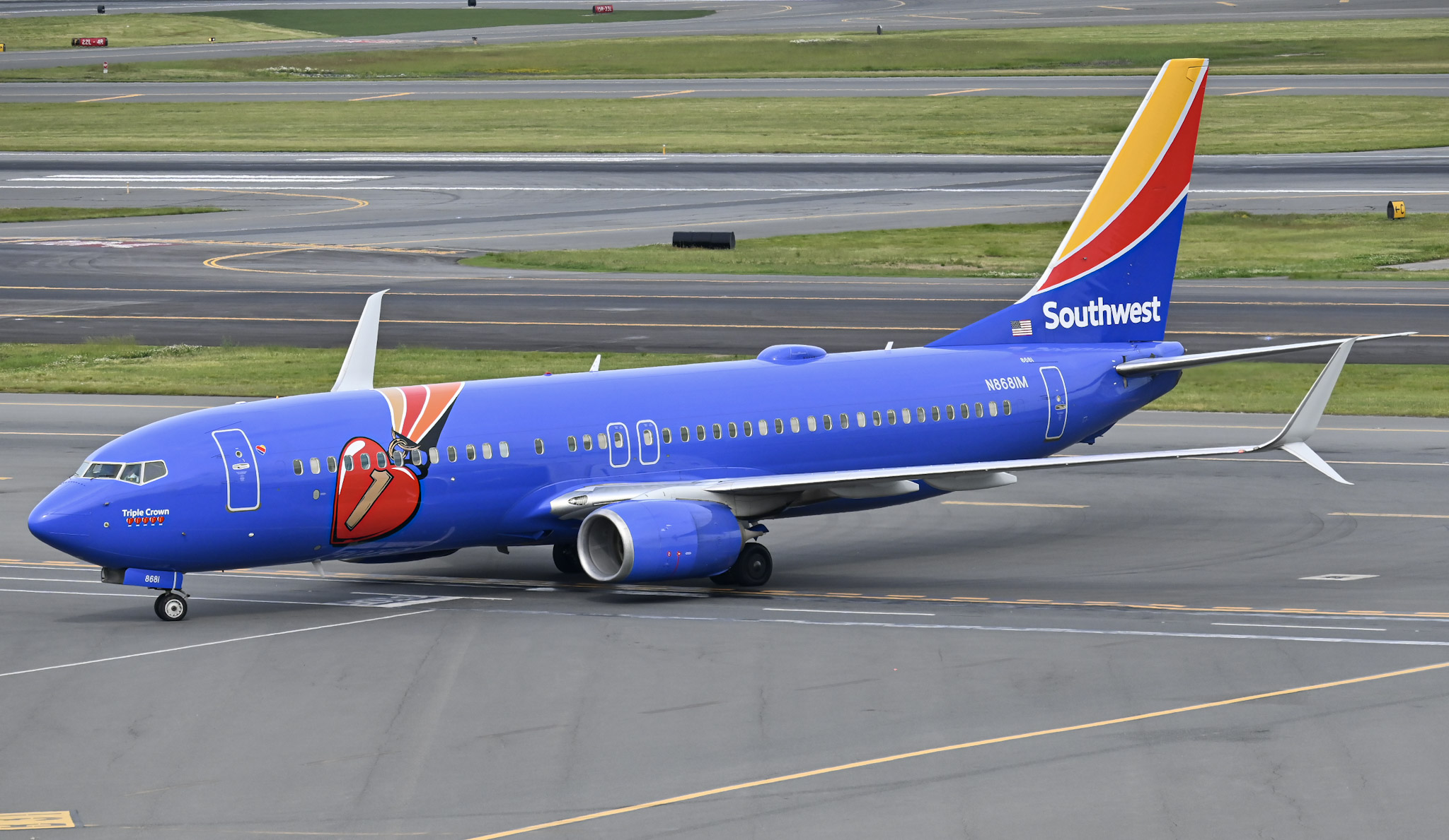 Full size: Southwest Airlines Boeing 737-800 N8681M at General Edward Lawrence Logan International Airport