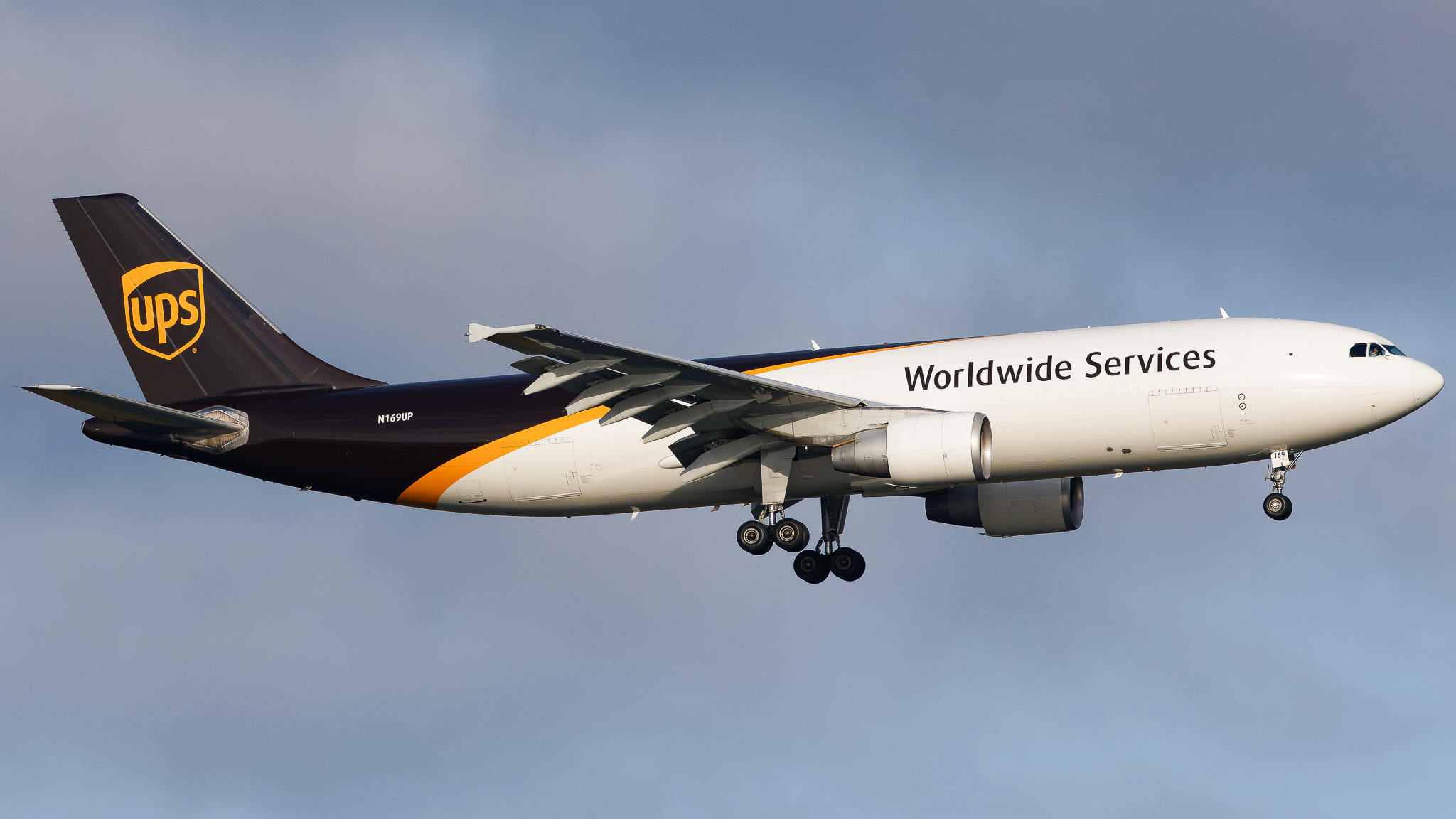 Full size: United Parcel Service Airbus A300F-600 N169UP at John F. Kennedy International Airport