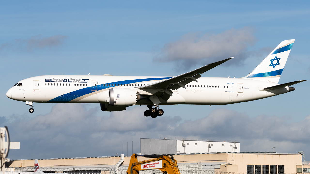 Full size: El Al Boeing 787-9 4X-EDE at London Heathrow International Airport
