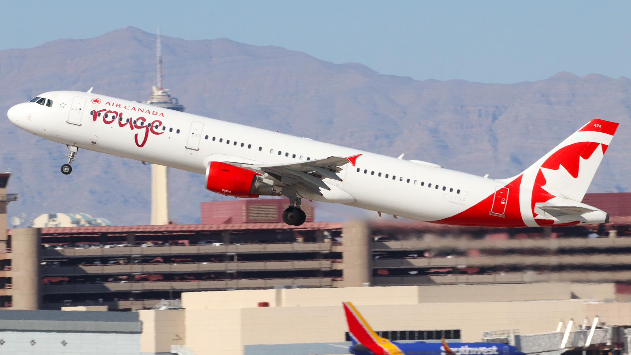 Full size: Air Canada Rouge Airbus A321-200 C-FYXF at Harry Reid International Airport
