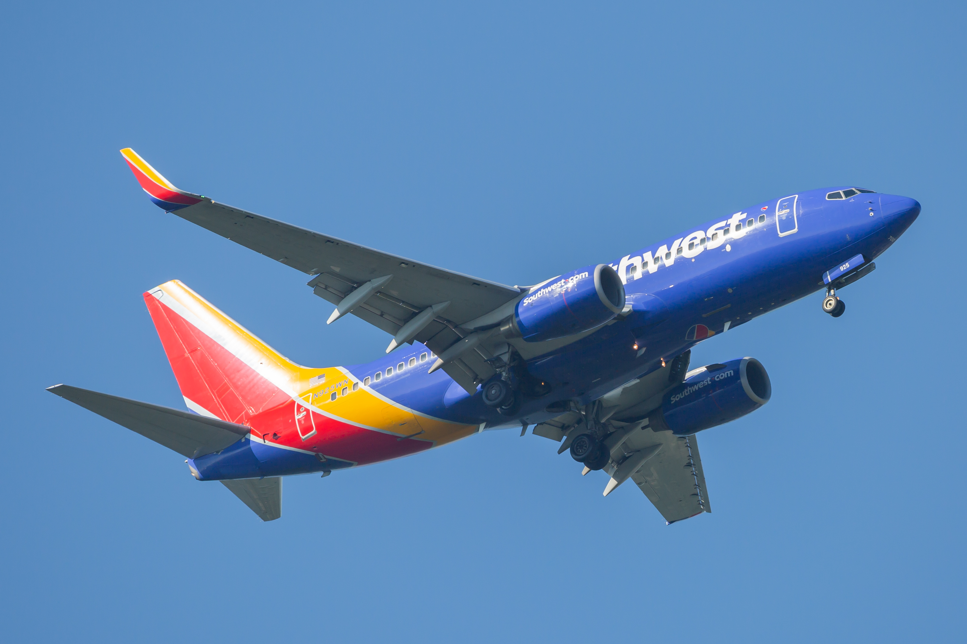 Full size: Southwest Airlines Boeing 737-700 N925WN at Baltimore/Washington International Thurgood Marshall Airport