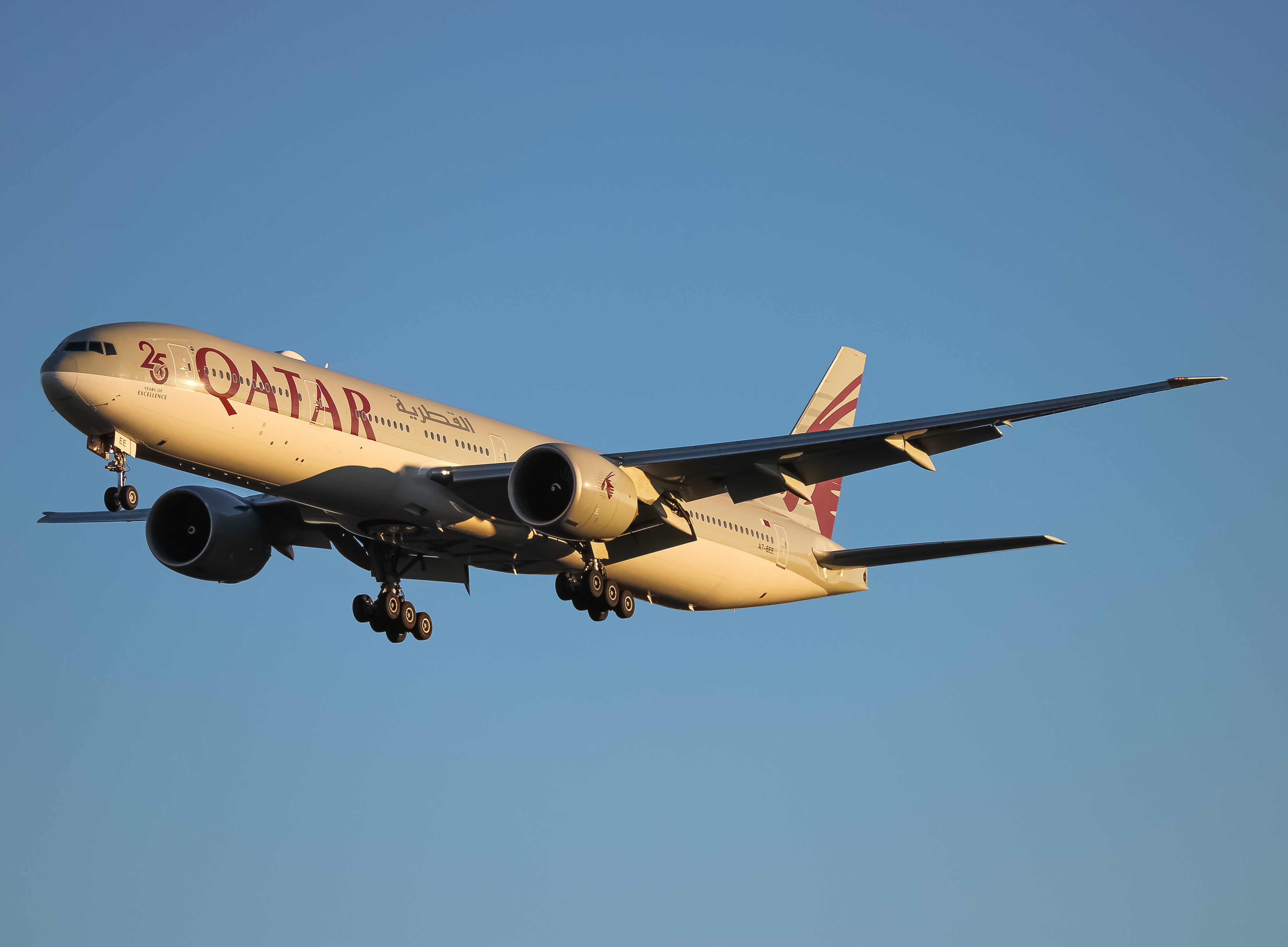Full size: Qatar Airways Boeing 777-300ER A7-BEE at Washington Dulles International Airport