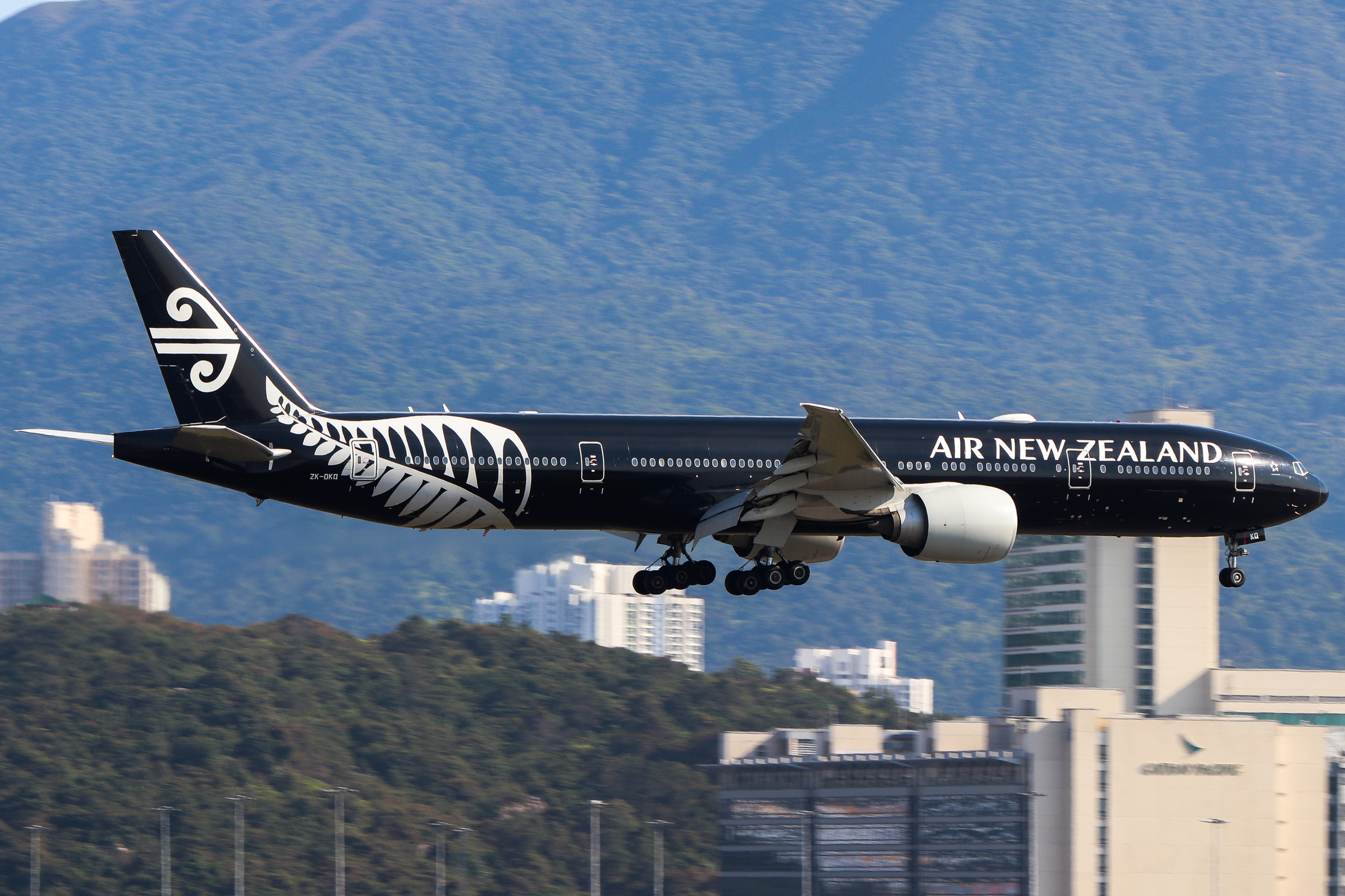 Full size: Air New Zealand Boeing 777-300ER ZK-OKQ at Hong Kong International Airport