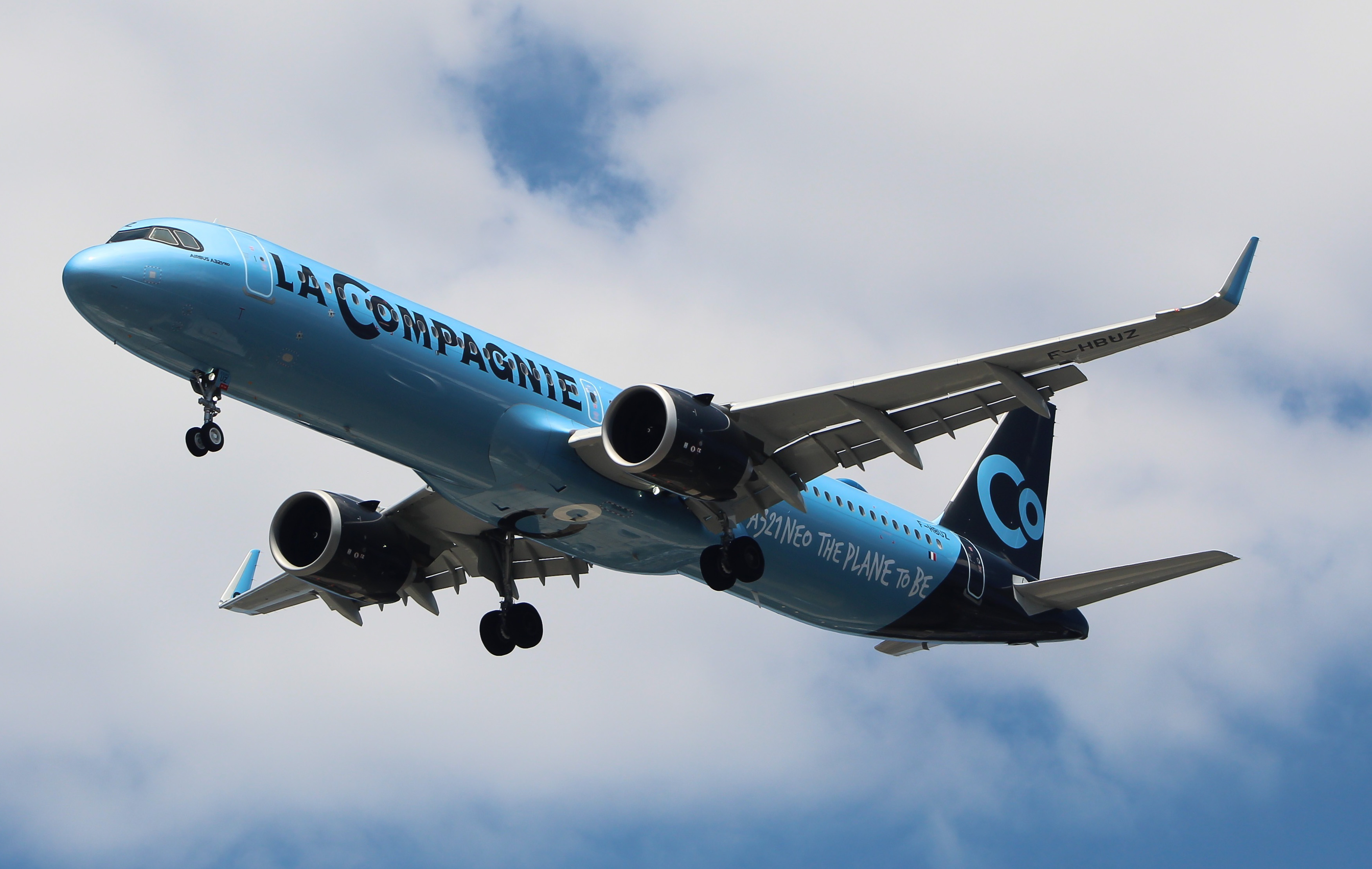 Full size: La Compagnie Airbus A321NEO F-HBUZ at Newark Liberty International Airport