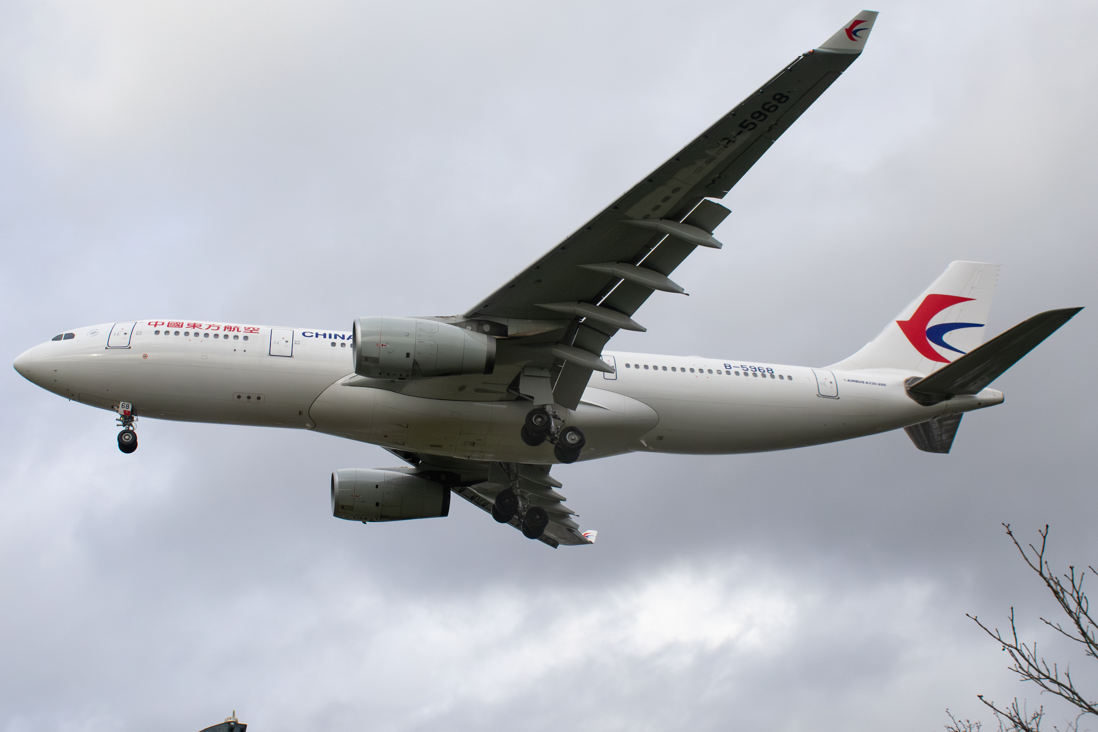 Full size: China Eastern Airlines Airbus A330-200 B-5968 at London Heathrow International Airport