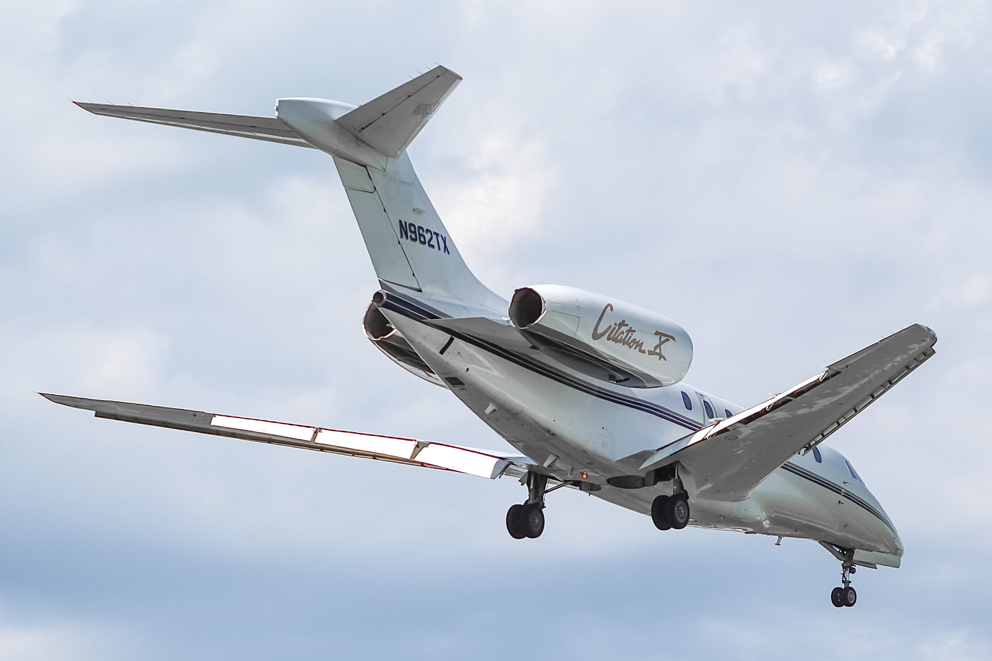 Full size: Textron Aviation Cessna Citation 750 X N962TX at General Mitchell International Airport