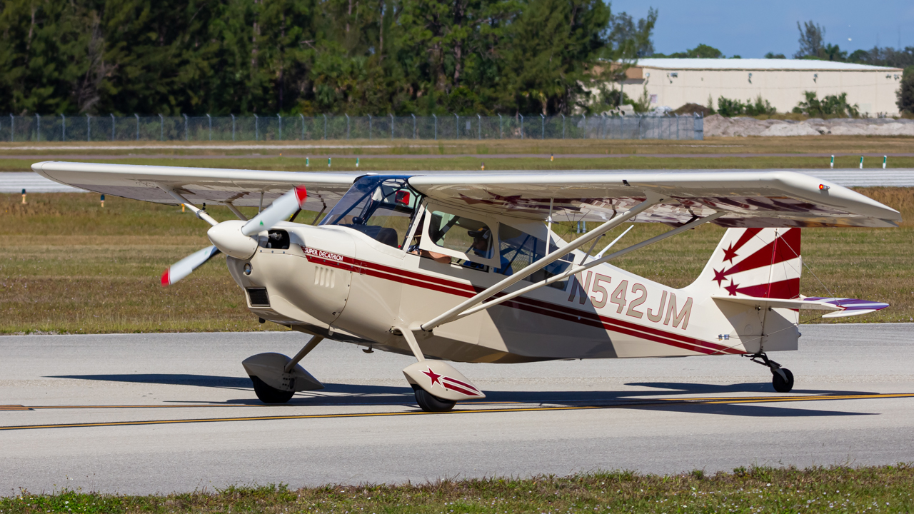 Full size: PRIVATE American Champion 8KCAB N542JM at Naples Municipal Airport