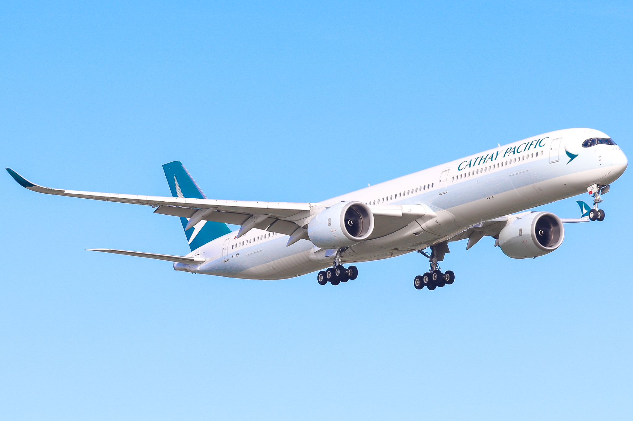 Full size: Cathay Pacific Airbus A350-1000 B-LXH at Melbourne Airport