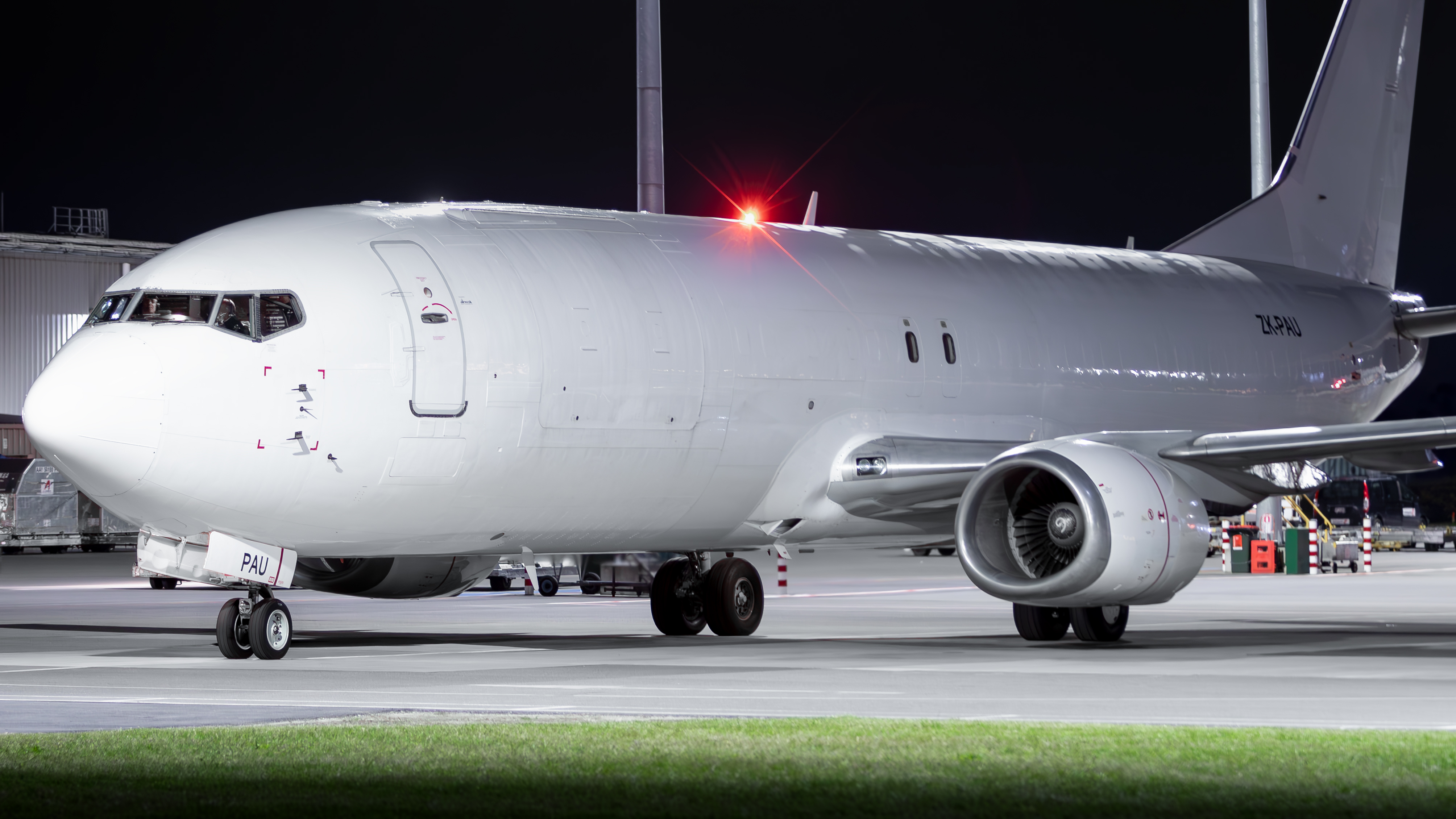 Full size: Airwork Boeing 737-400F ZK-PAU at Christchurch International Airport