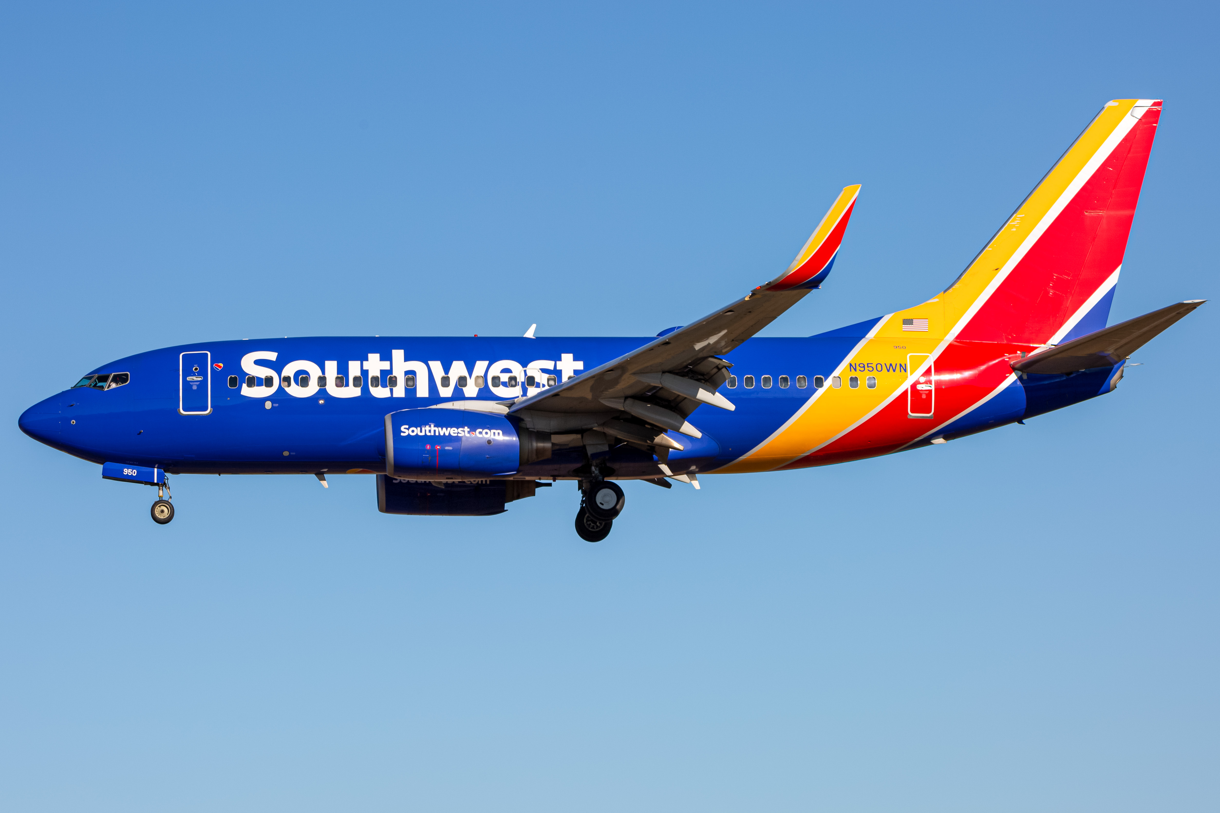 Full size: Southwest Airlines Boeing 737-700 N950WN at Baltimore/Washington International Thurgood Marshall Airport