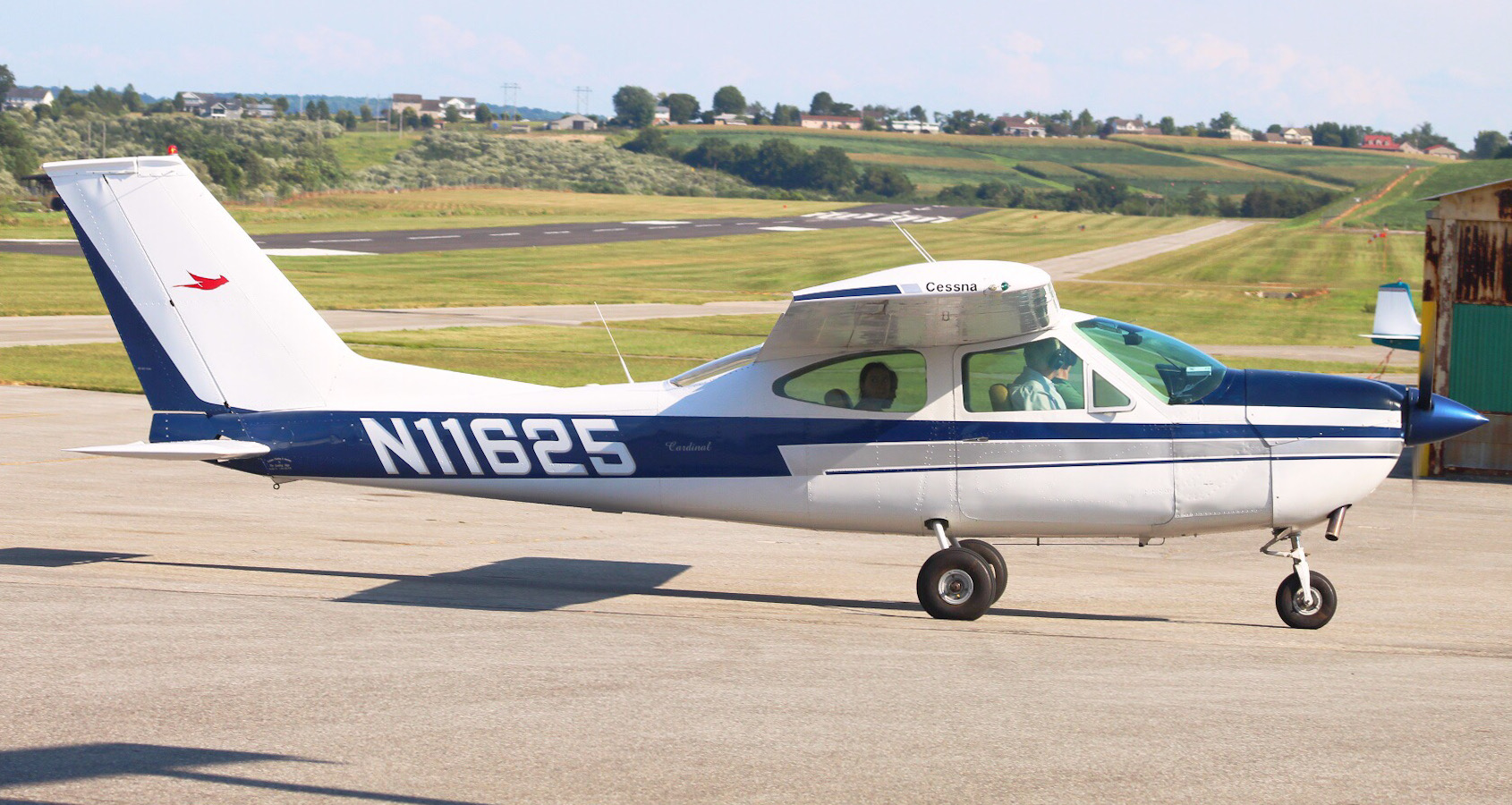 Full size: PRIVATE Cessna 177 Cardinal N11625 at York Airport