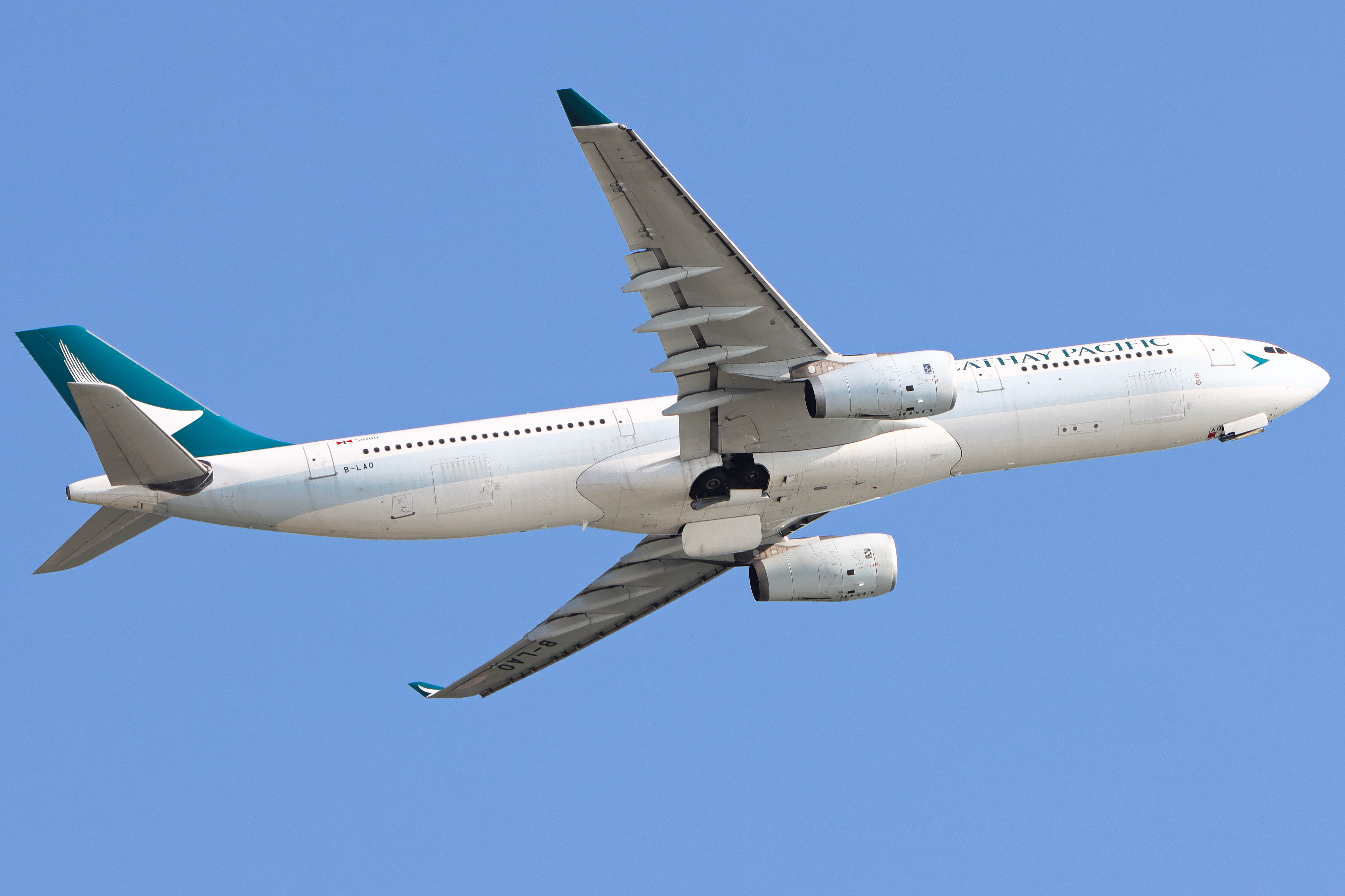Full size: Cathay Pacific Airbus A330-300 B-LAO at Hong Kong International Airport