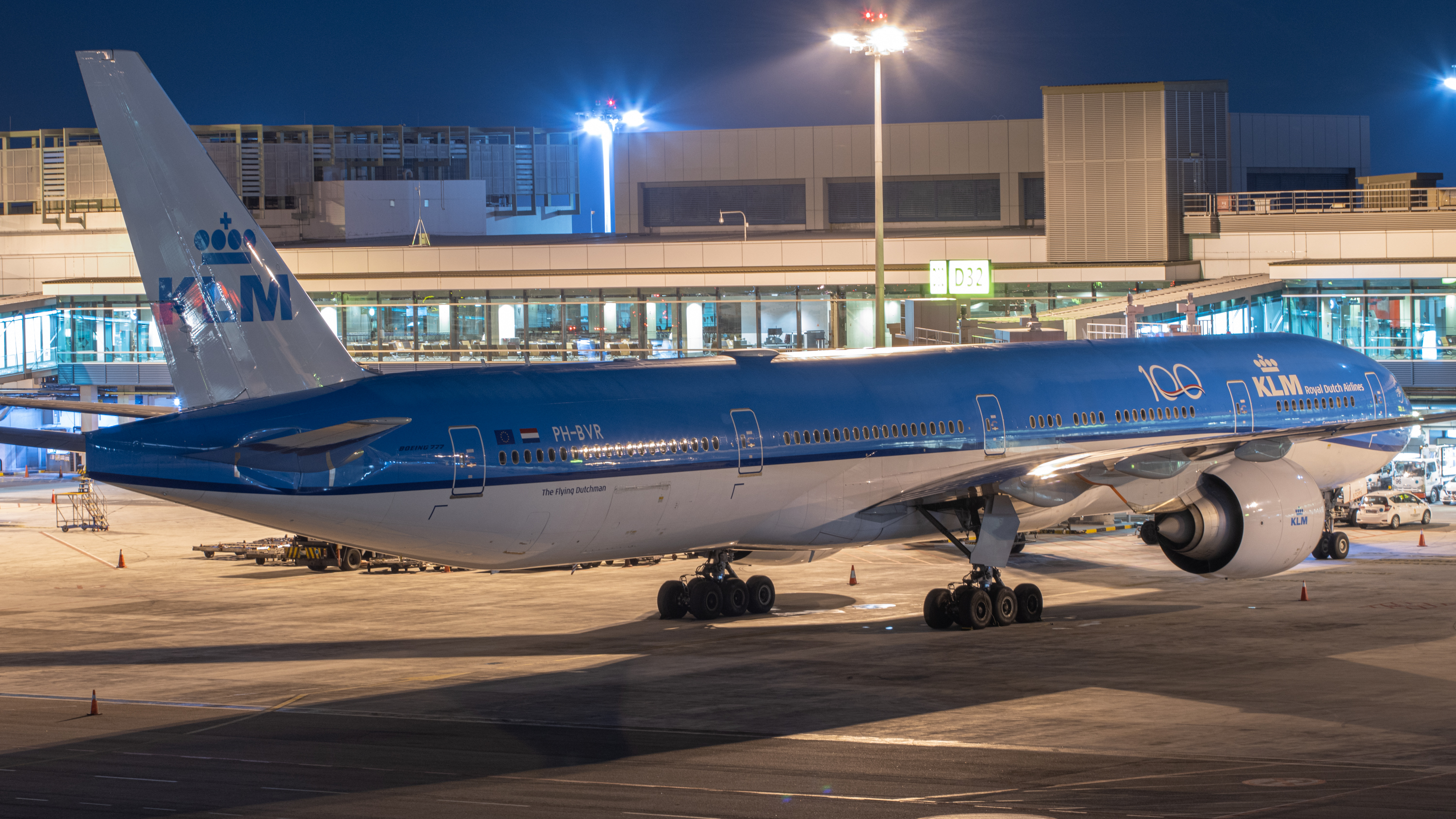Full size: KLM Boeing 777-300ER PH-BVR at Singapore-Changi Airport