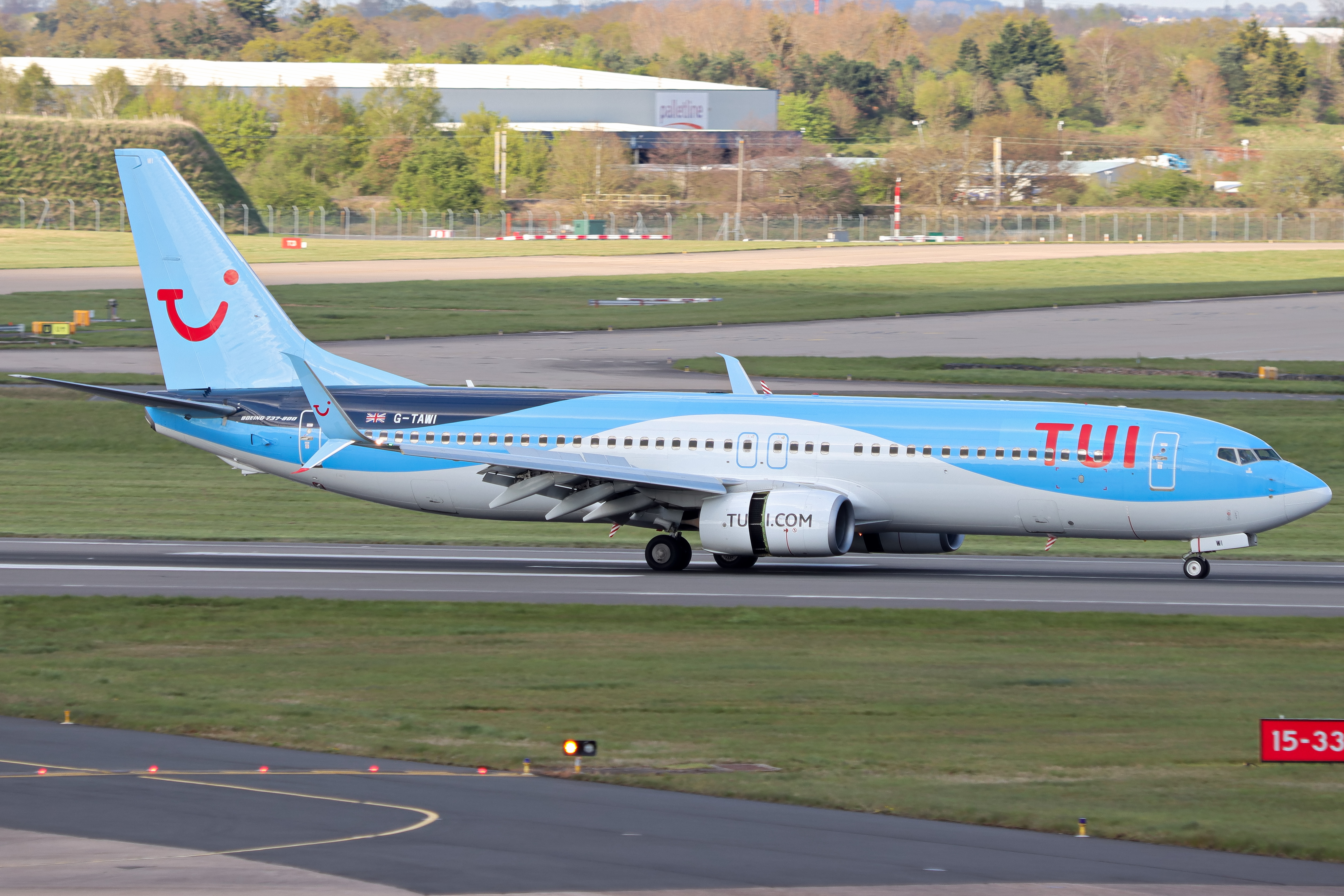 Full size: TUI Fly Boeing 737-800 G-TAWI at Birmingham Airport