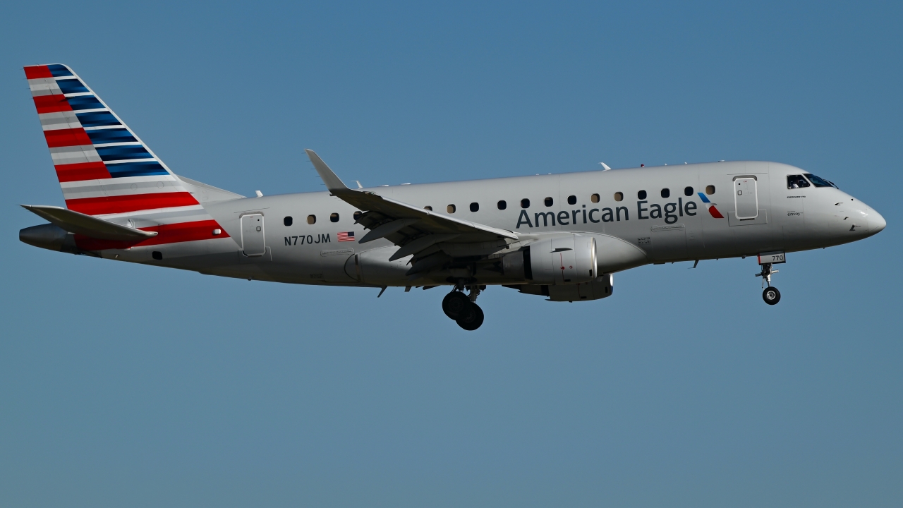 Full size: American Eagle Embraer E170 N770JM at Dallas-Fort Worth International Airport