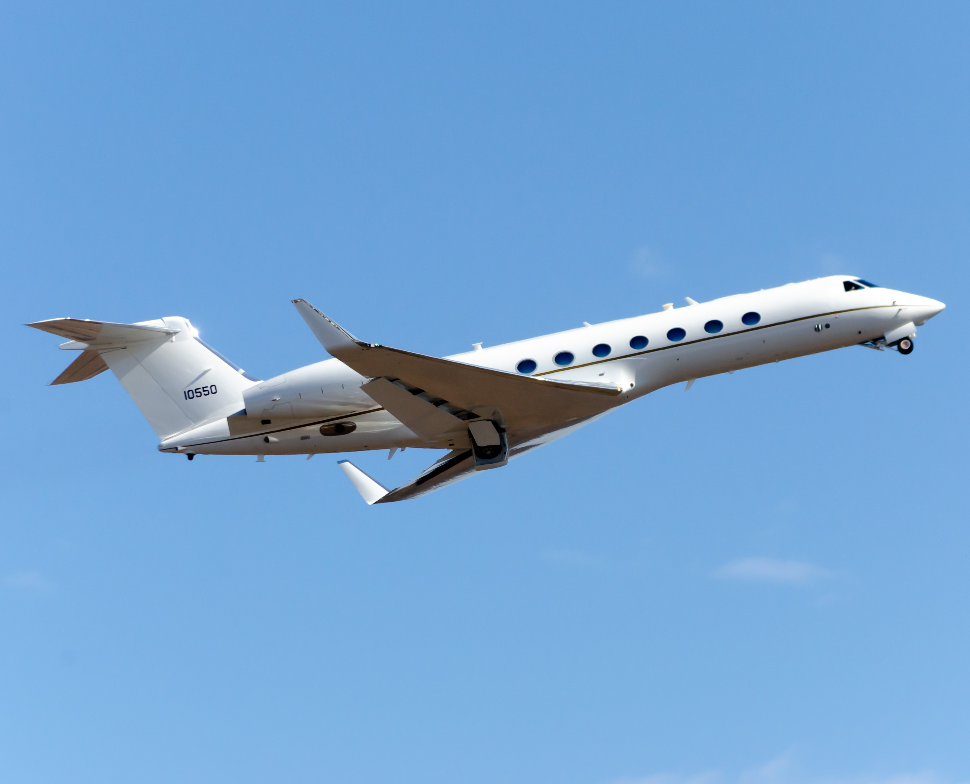Full size: USAF - United States Air Force Gulfstream c-37b 110550 at Atlantic City International Airport