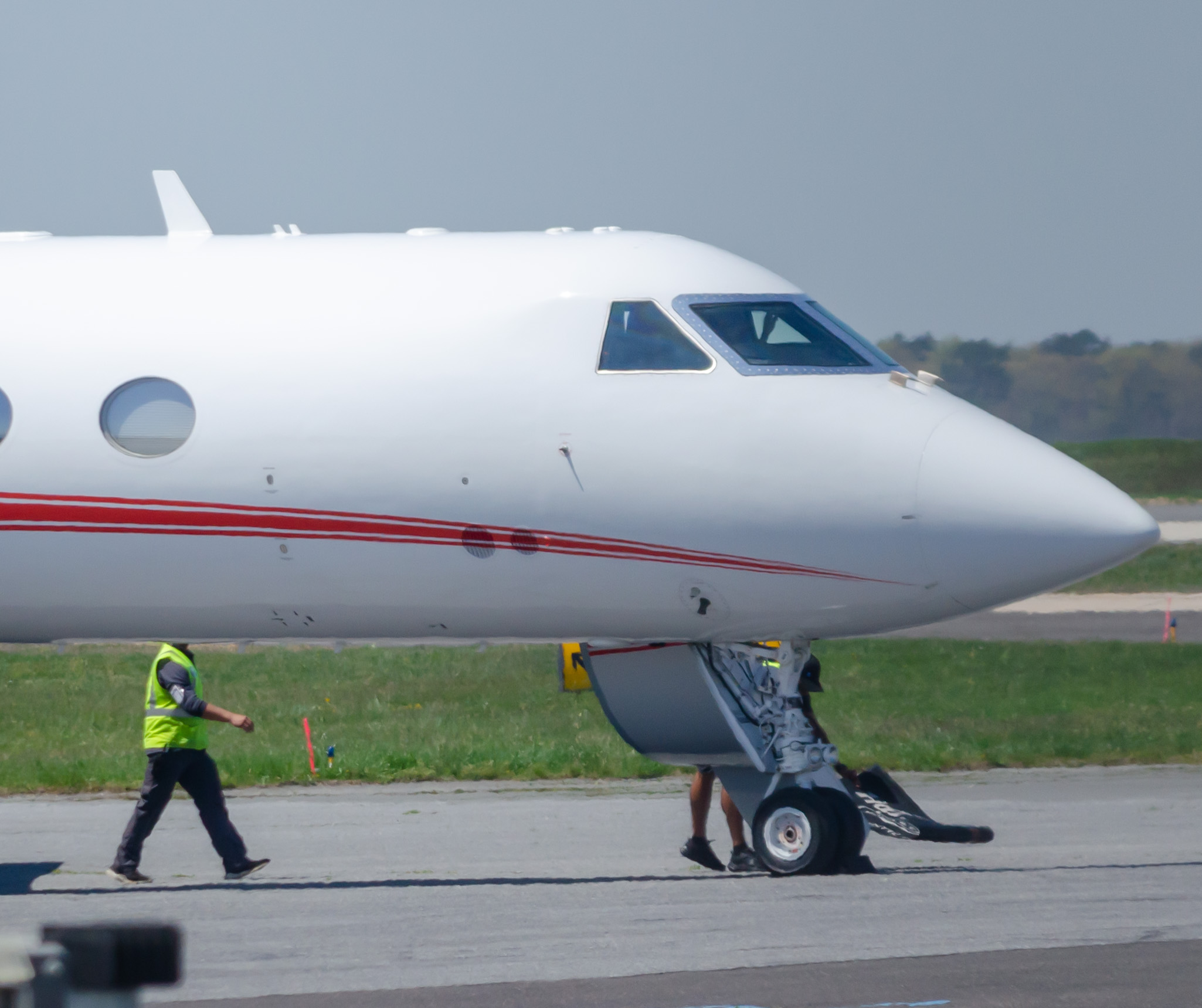 Full size: PRIVATE Gulfstream G650 N126HR at Atlantic City International Airport