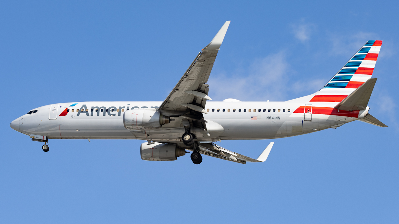 Full size: American Airlines Boeing 737-800 N841NN at Tampa International Airport