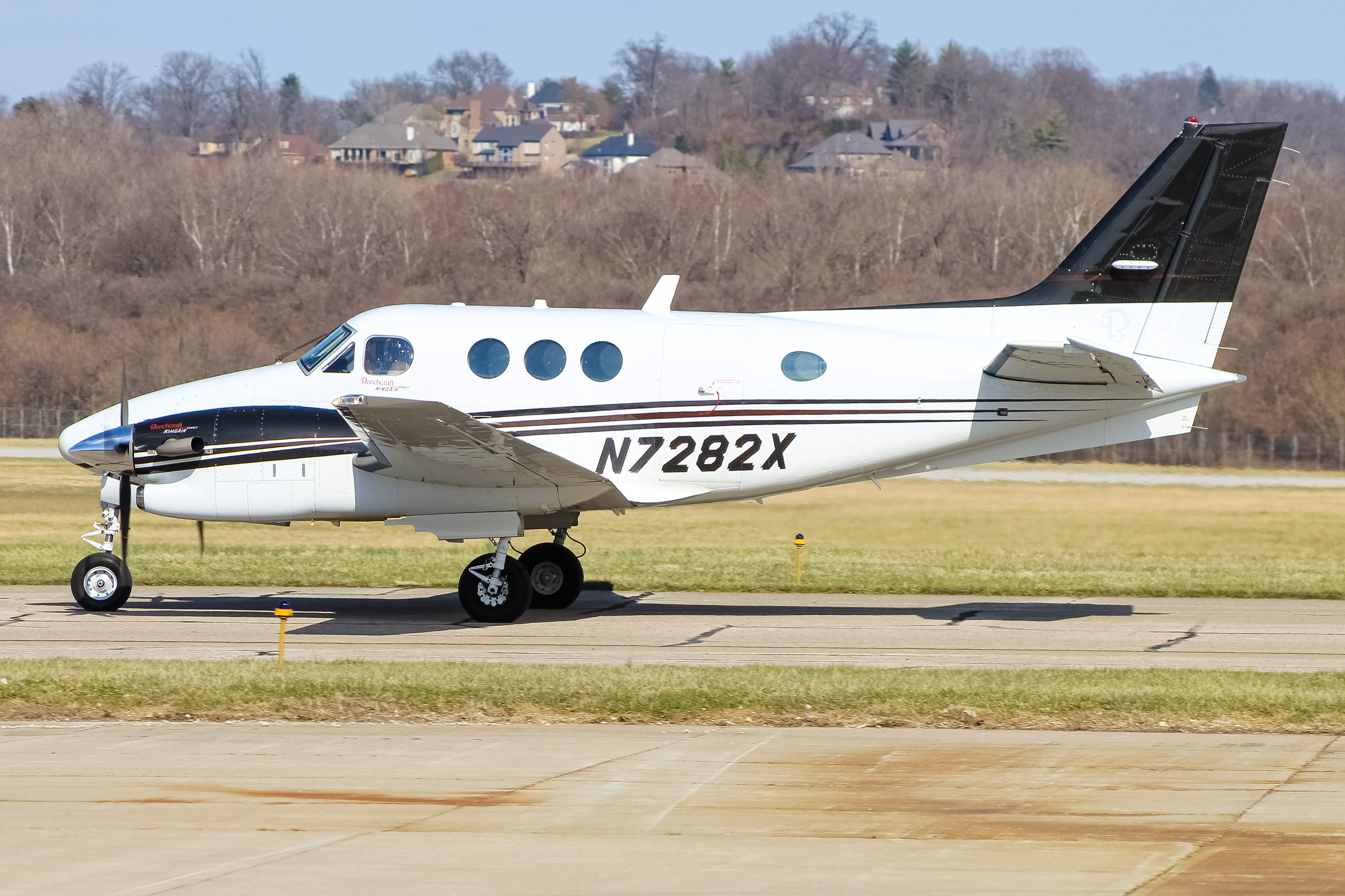 Full size: PRIVATE Beechcraft King Air 200 N7282X at Cincinnati Municipal Airport/Lunken Field