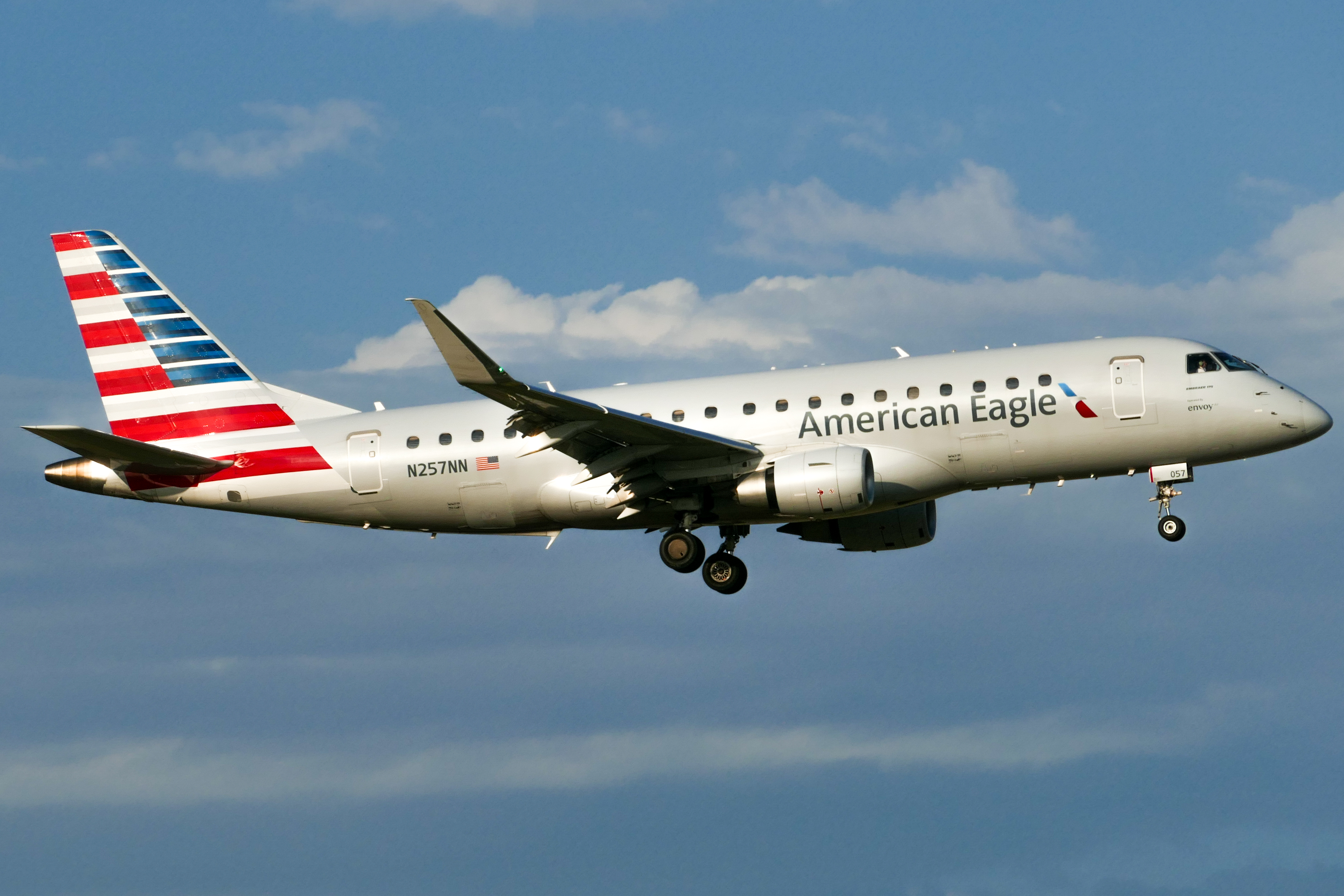 Full size: American Eagle Embraer E175 N259NN at Dallas-Fort Worth International Airport