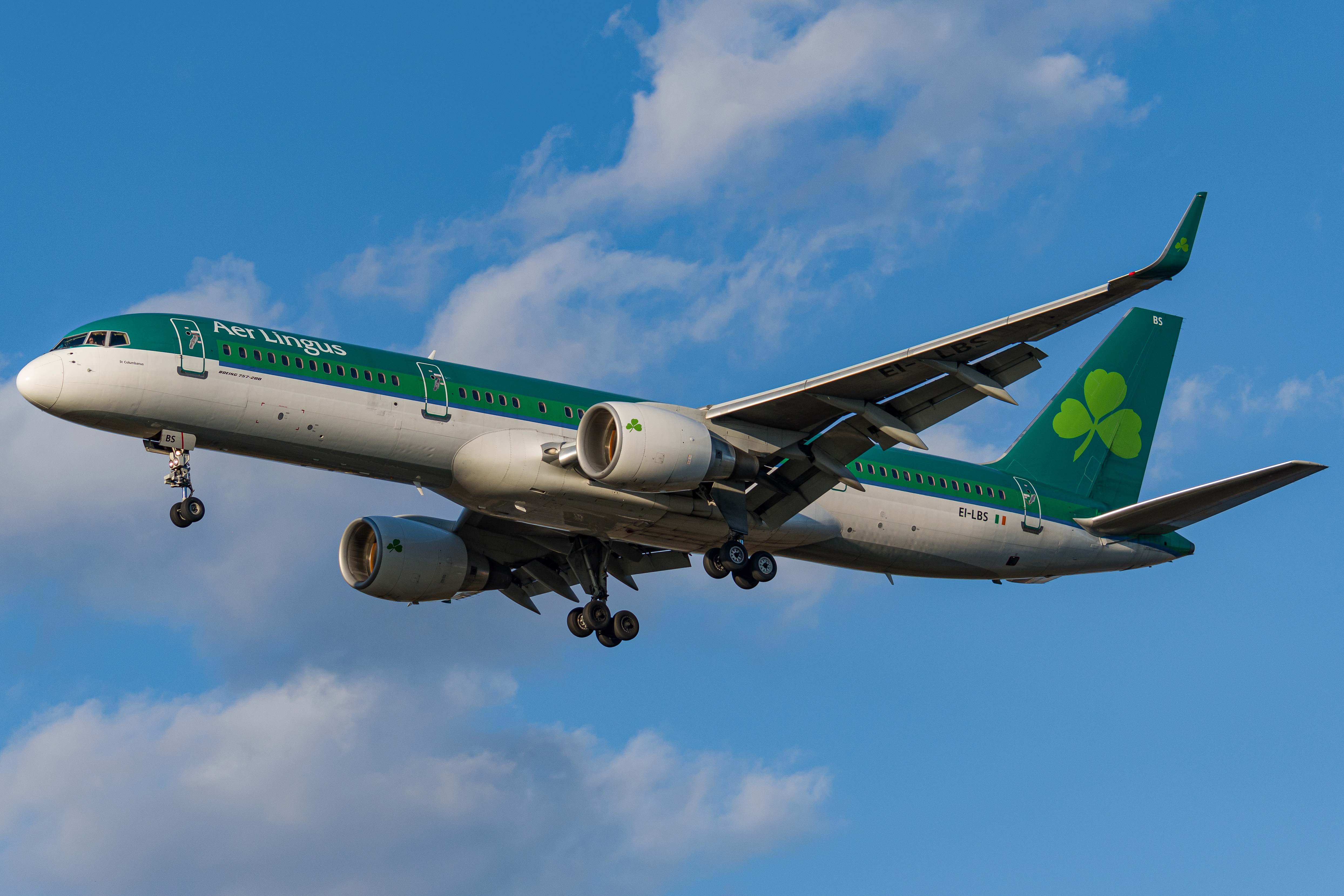 Full size: Aer Lingus Boeing 757-200 EI-LBS at Philadelphia International Airport
