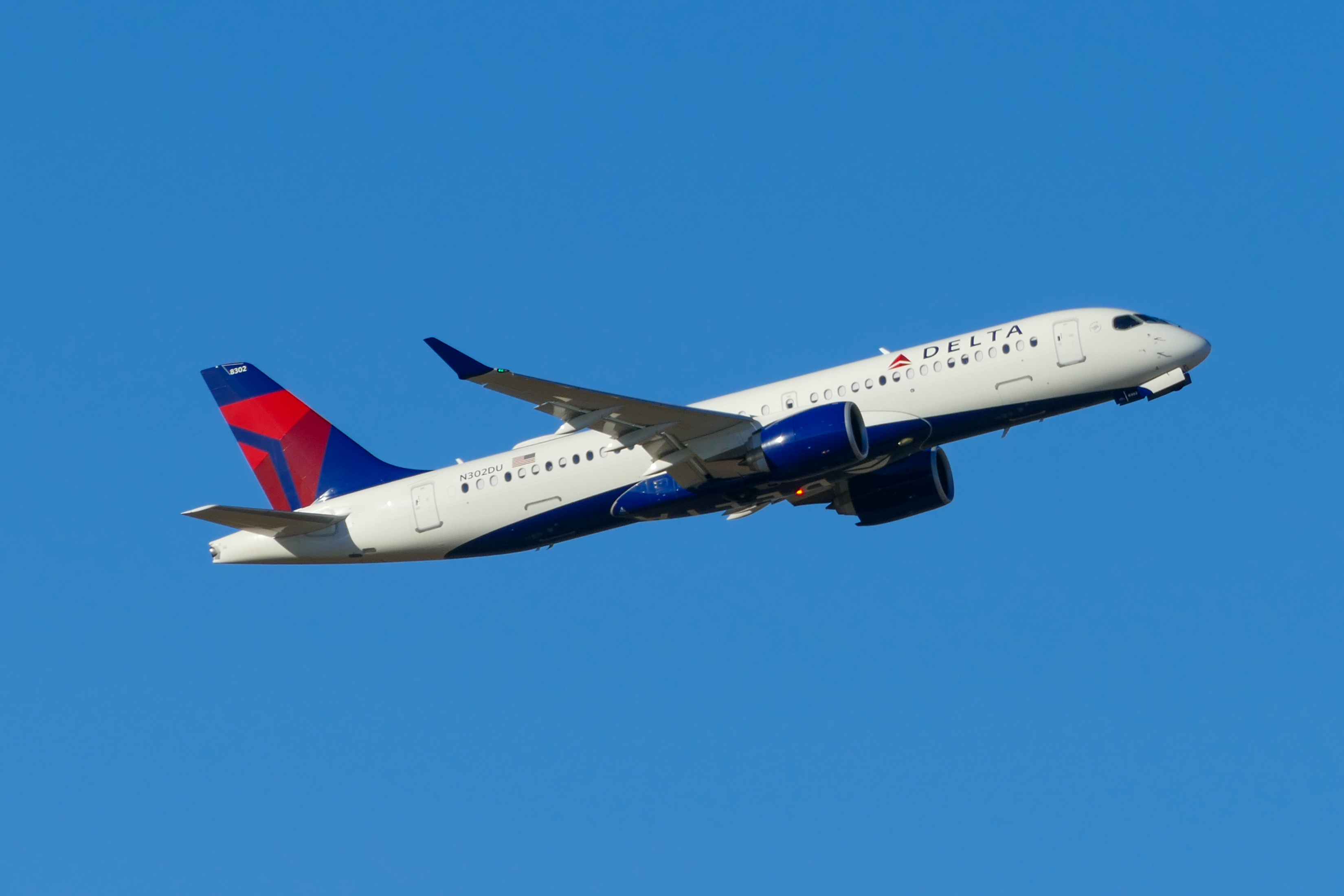 Full size: Delta Airlines Airbus A220-300 N302DU  at Austin-Bergstrom International Airport