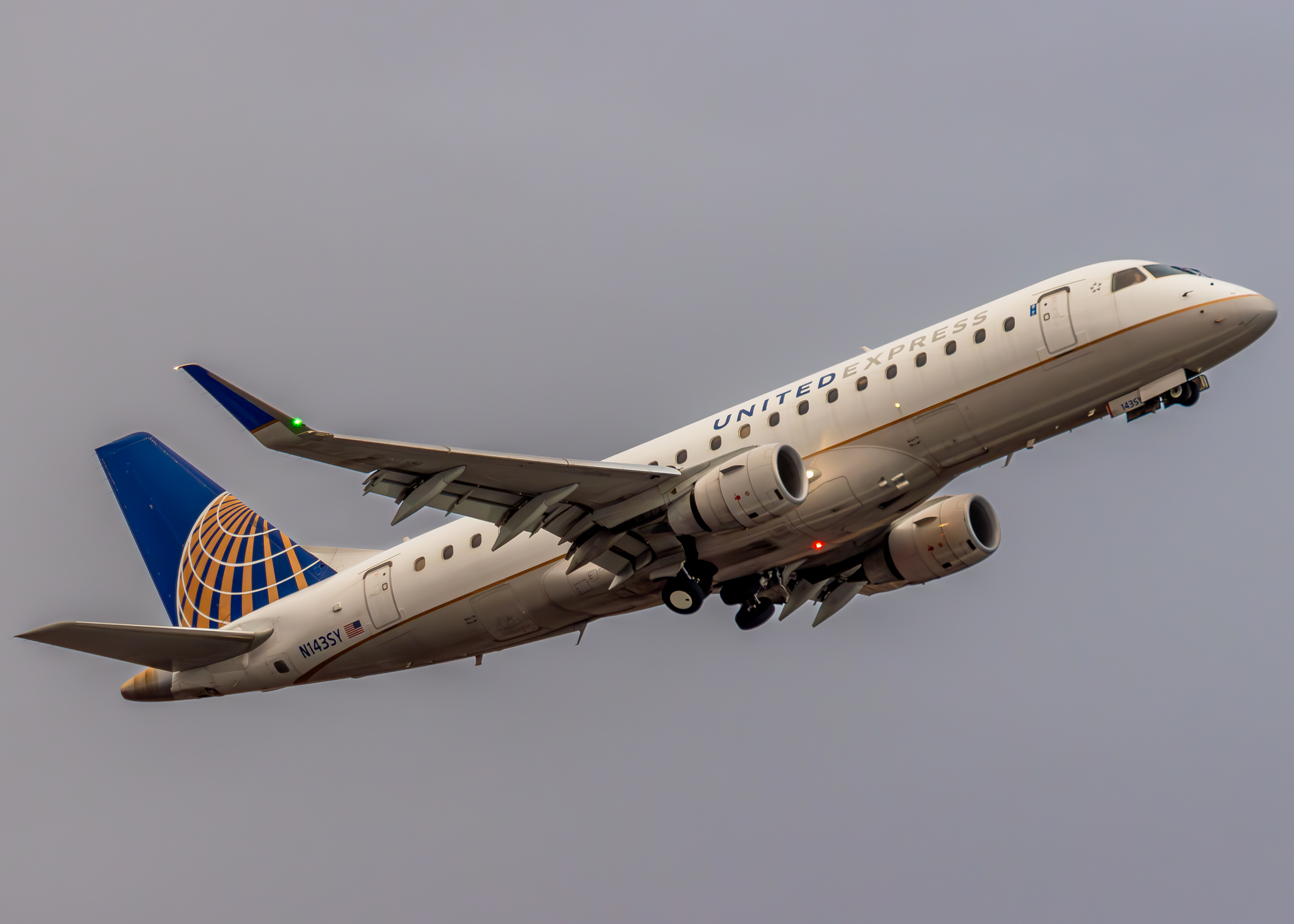Full size: SkyWest Airlines Embraer E175 N143SY at Roberts Field Airport