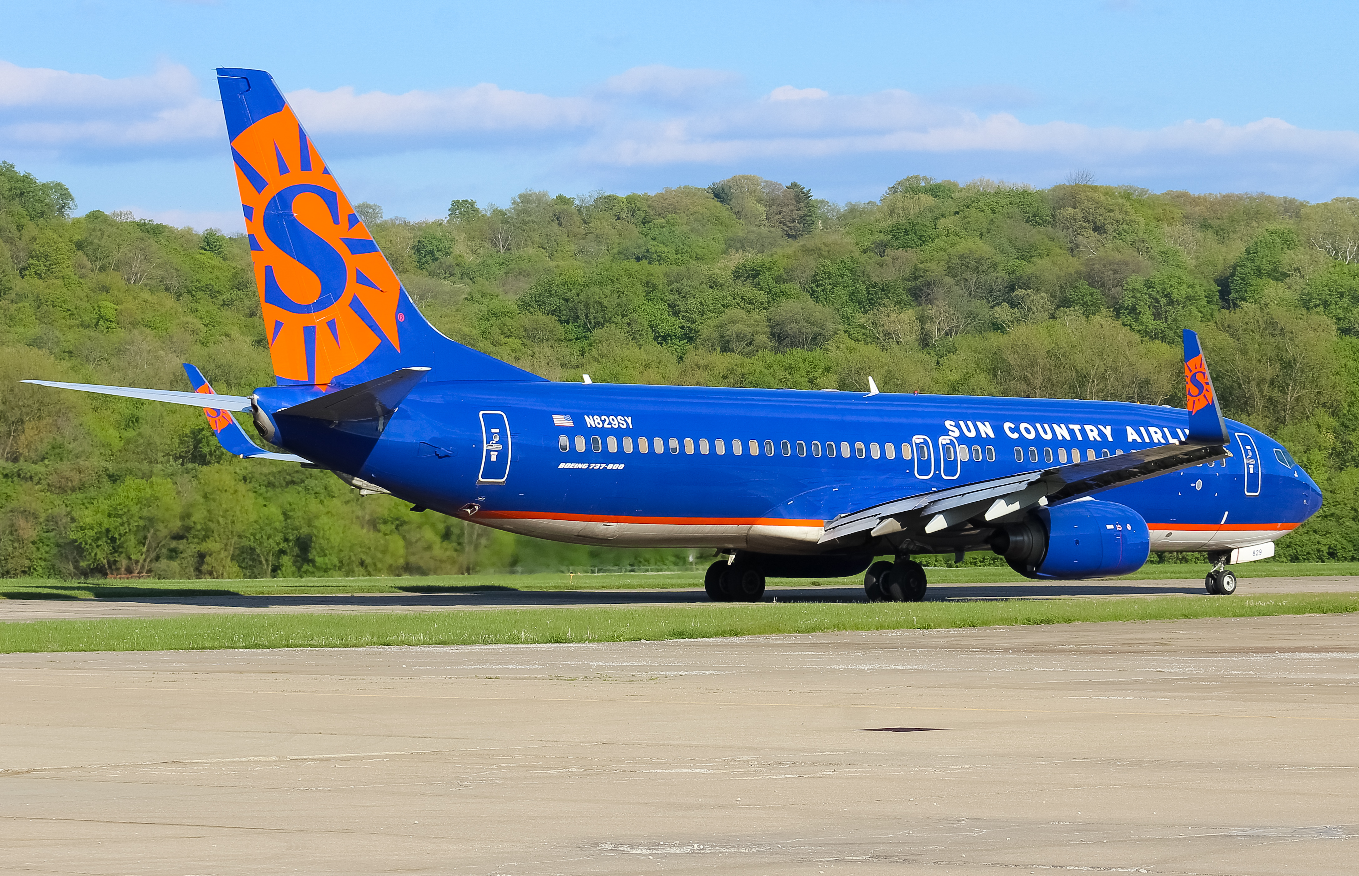 N829SY | Sun Country Airlines Boeing 737-800 at LUK | AeroXplorer