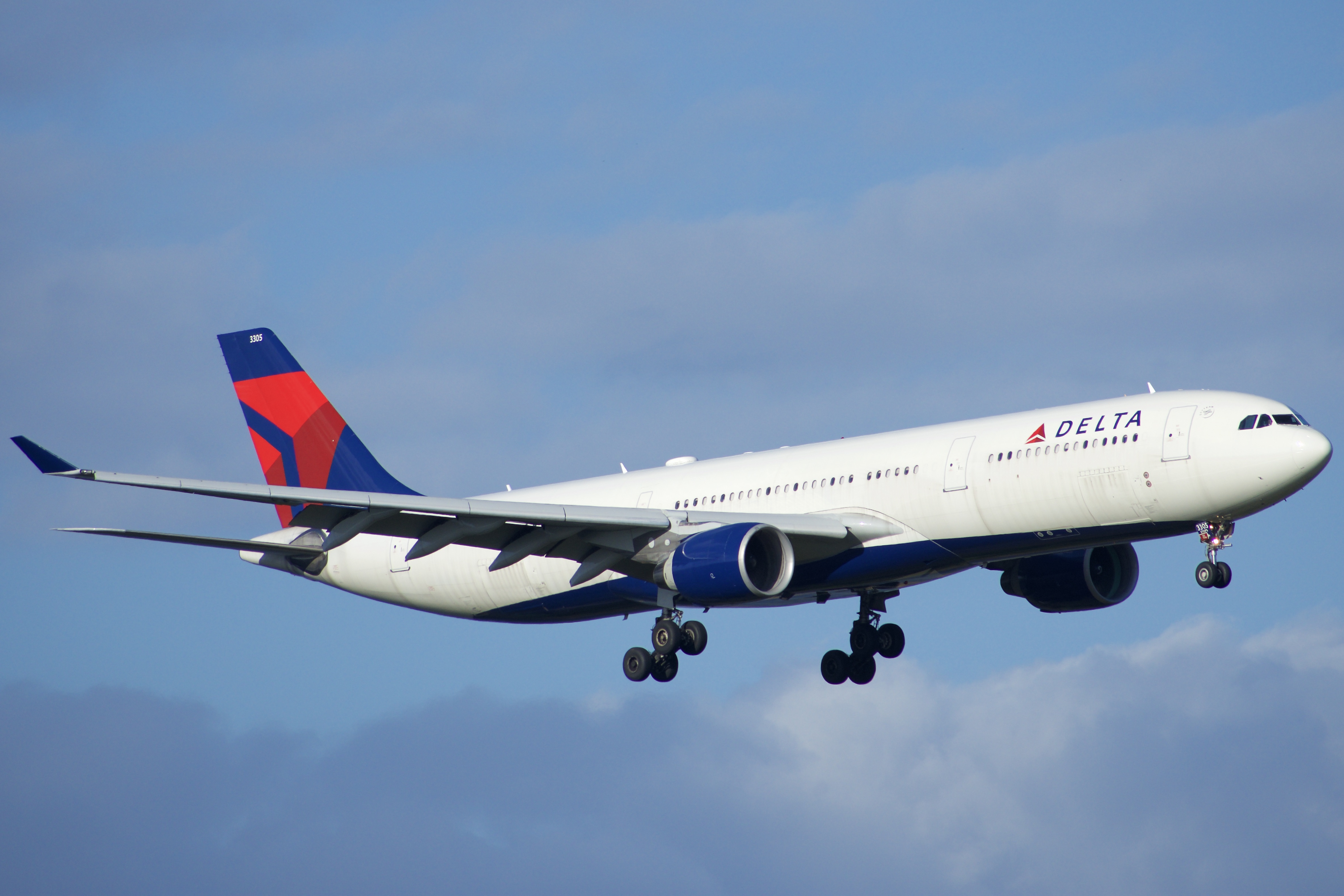 Full size: Delta Airlines Airbus A330-300 N805NW at Orlando International Airport