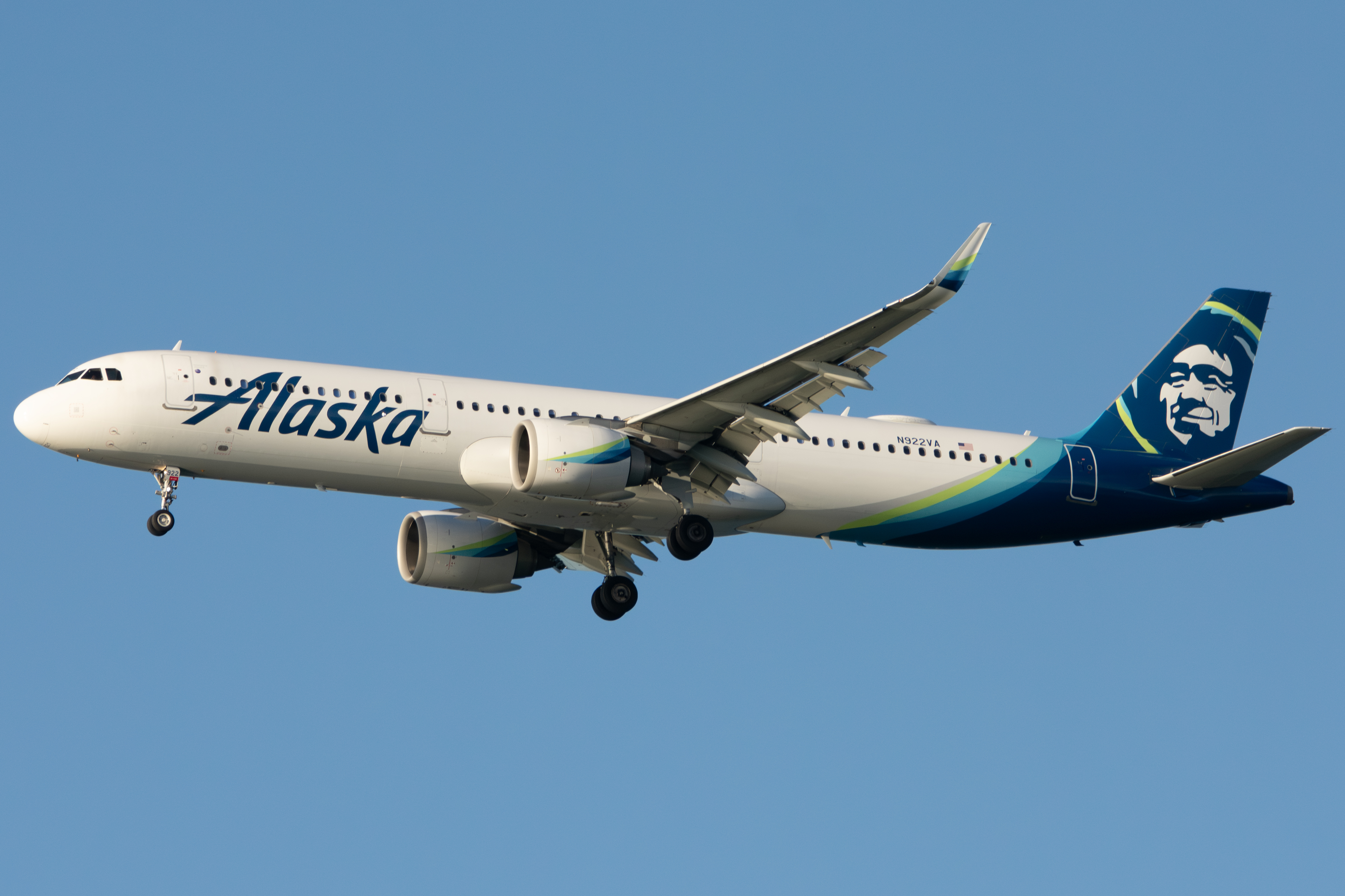 Full size: Alaska Airlines Airbus A321neo N922VA at San Francisco International Airport