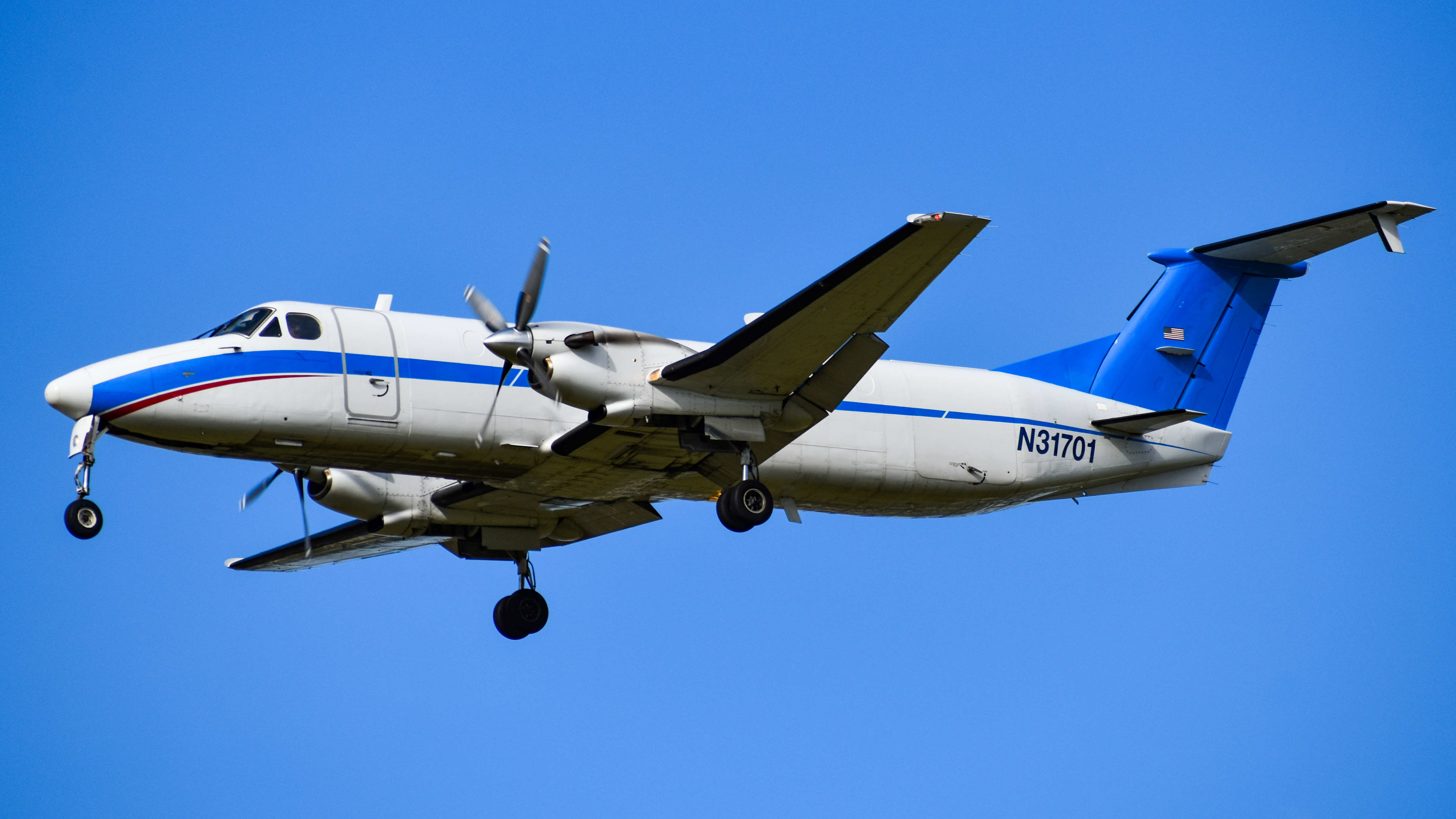 Full size: Ameriflight Beechcraft 1900 N31701 at Klamath Falls Airport