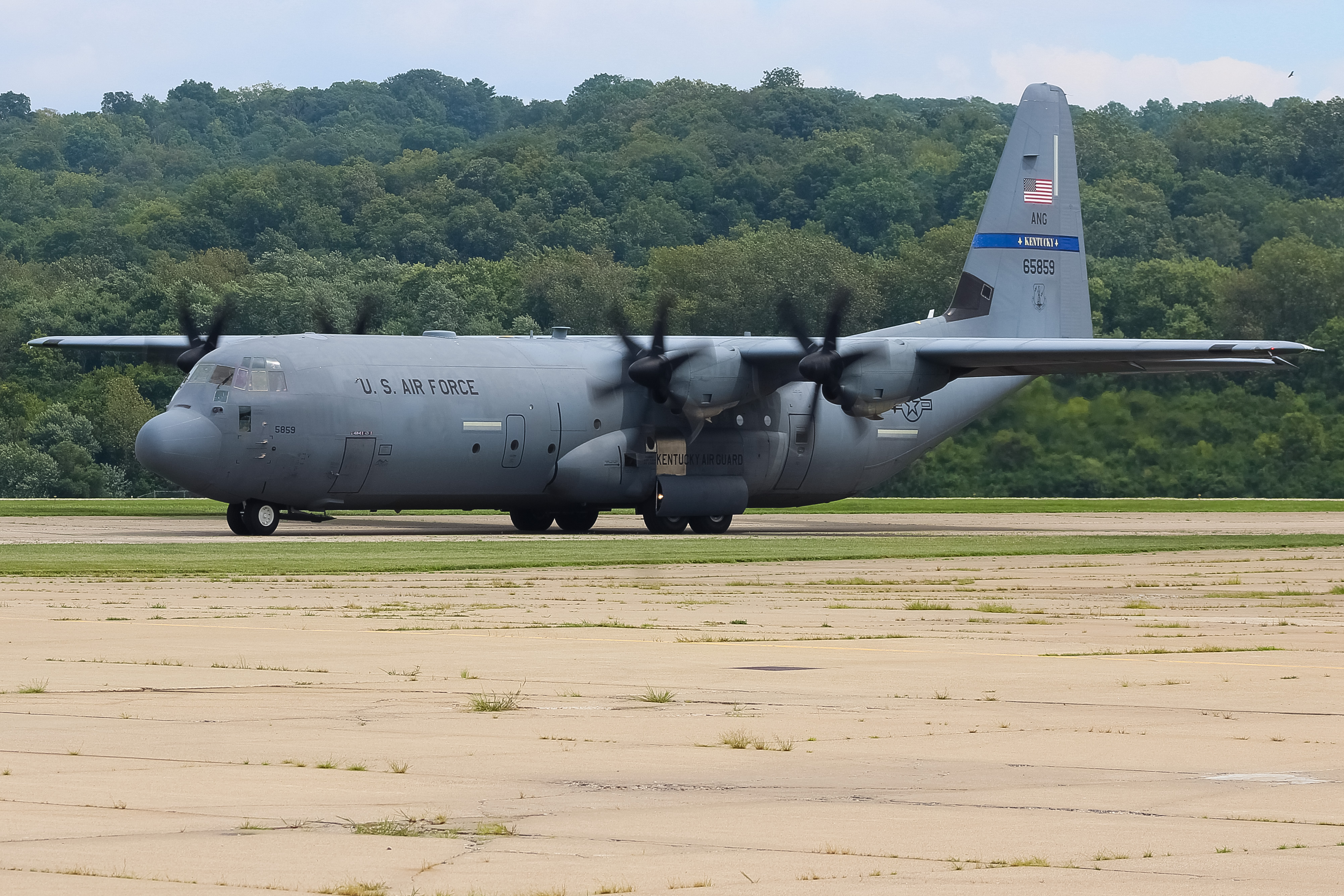 Full size: USAF - United States Air Force Lockheed C-130J Hercules 16-5859 at Cincinnati Municipal Airport/Lunken Field