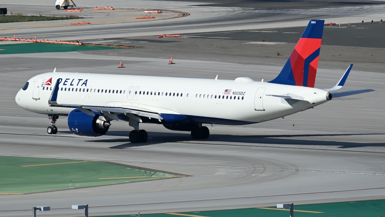 Full size: Delta Airlines Airbus A321NEO N505DZ at Los Angeles International Airport