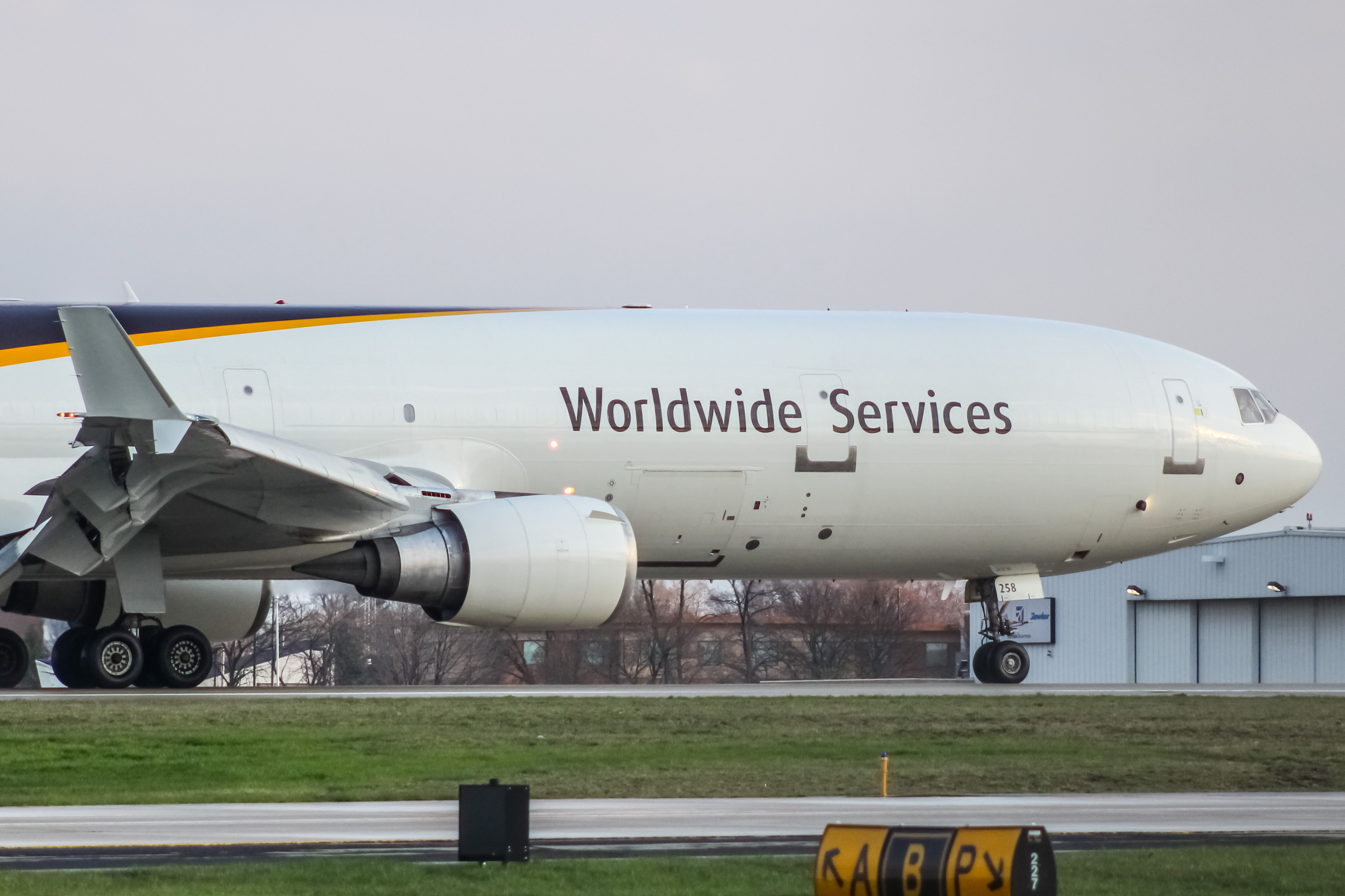 Full size: United Parcel Service McDonnell Douglas MD-11F N258UP at General Mitchell International Airport