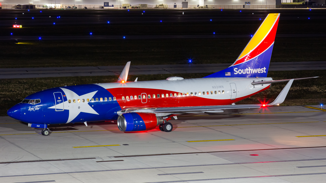 Full size: Southwest Boeing 737-700 N931WN at John Glenn Columbus International Airport