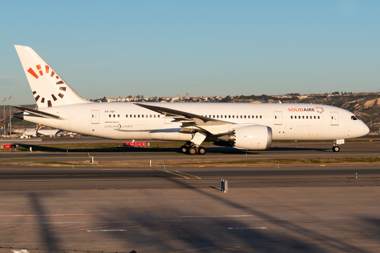 Full size: Comlux Aruba Boeing 787-8 P4-787 at Madrid Barajas Airport
