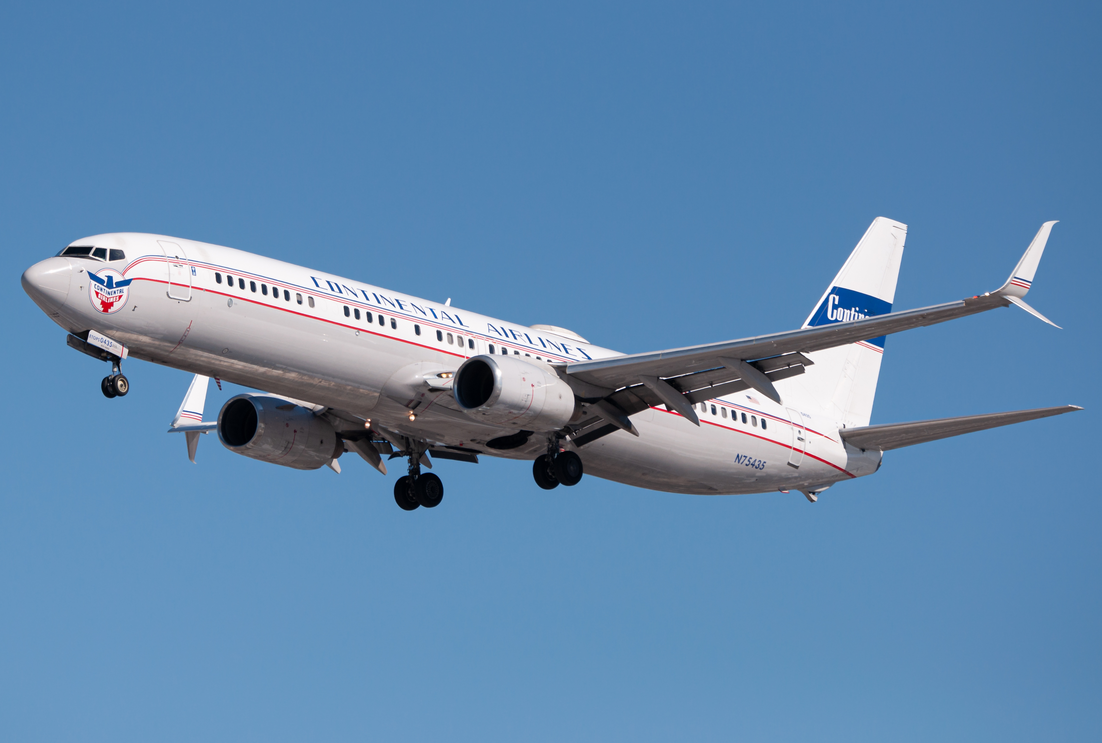 Full size: United Airlines Boeing 737-900ER N75435 at Chicago O'Hare International Airport