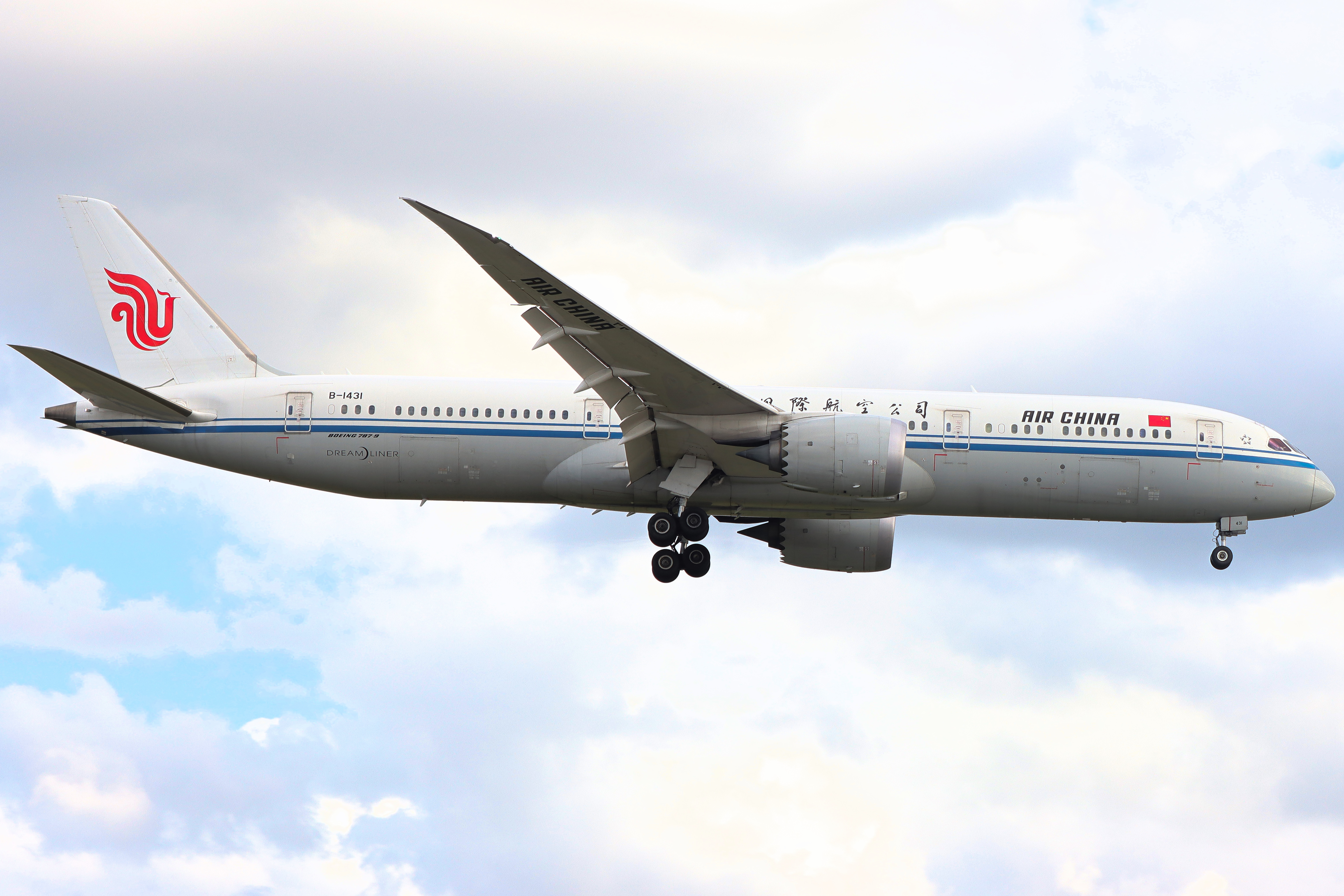 Full size: Air China Boeing 787-9 B-1431 at London Heathrow International Airport