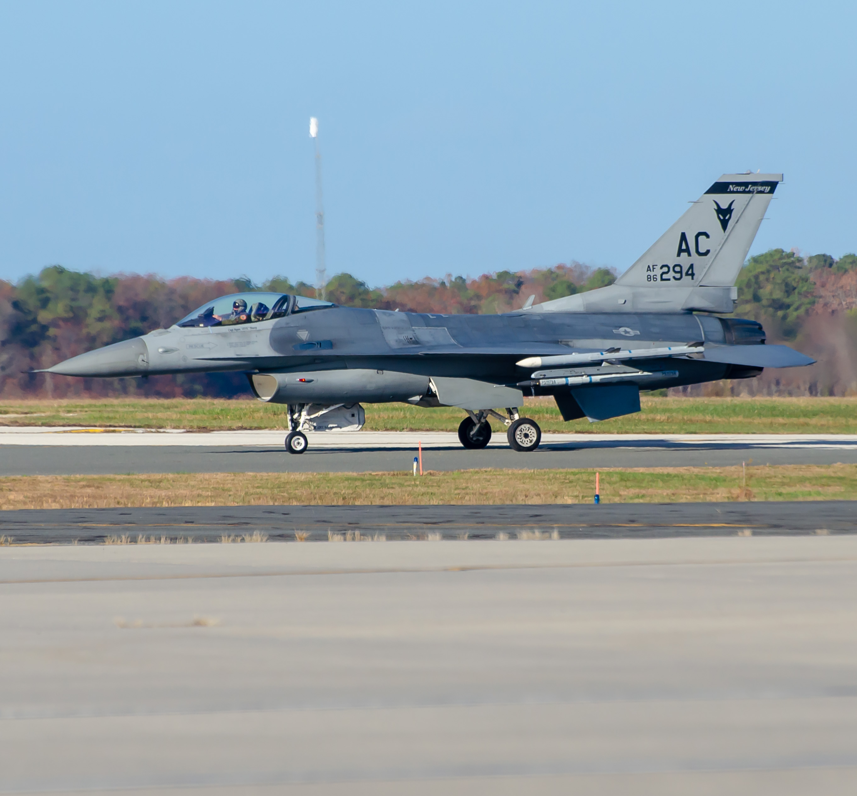 Full size: USAF - United States Air Force General Dynamics F-16 Fighting Falcon 860294 at Atlantic City International Airport