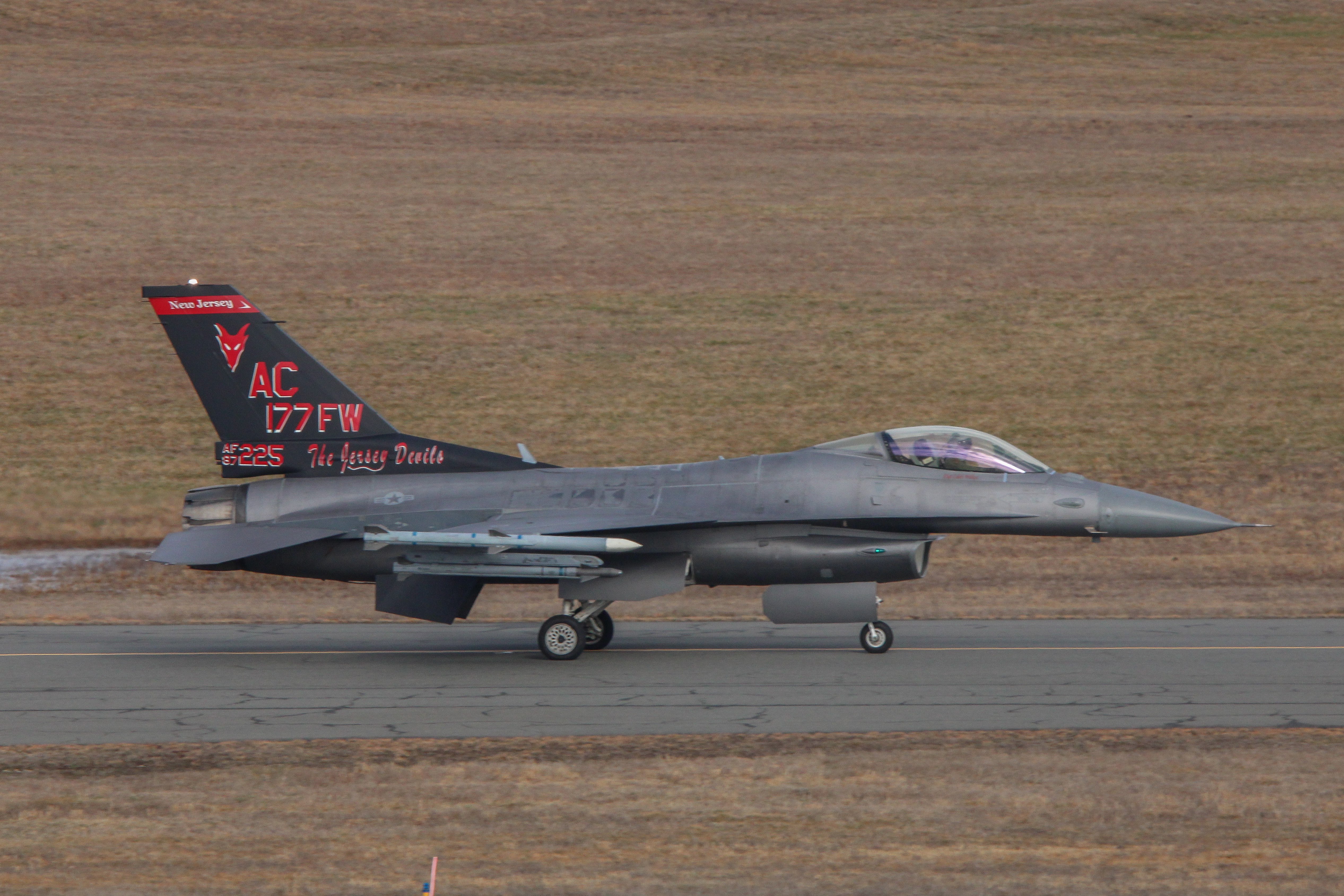 Full size: USAF - United States Air Force General Dynamics F-16 Fighting Falcon 87-0225 at Atlantic City International Airport
