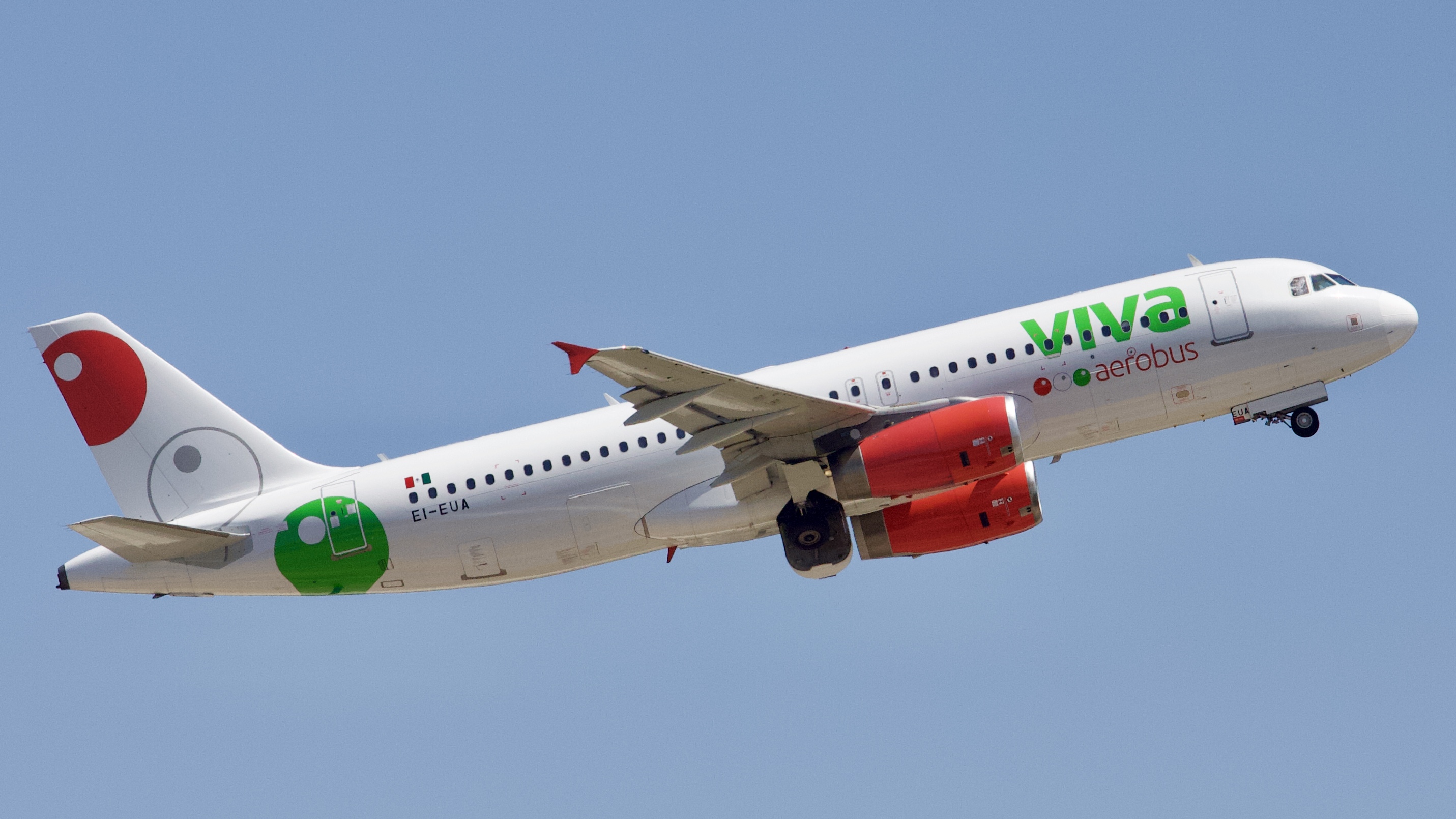 Full size: VivaAeroBus Airbus A320 EI-EUA at Houston-George Bush Intercontinental Airport