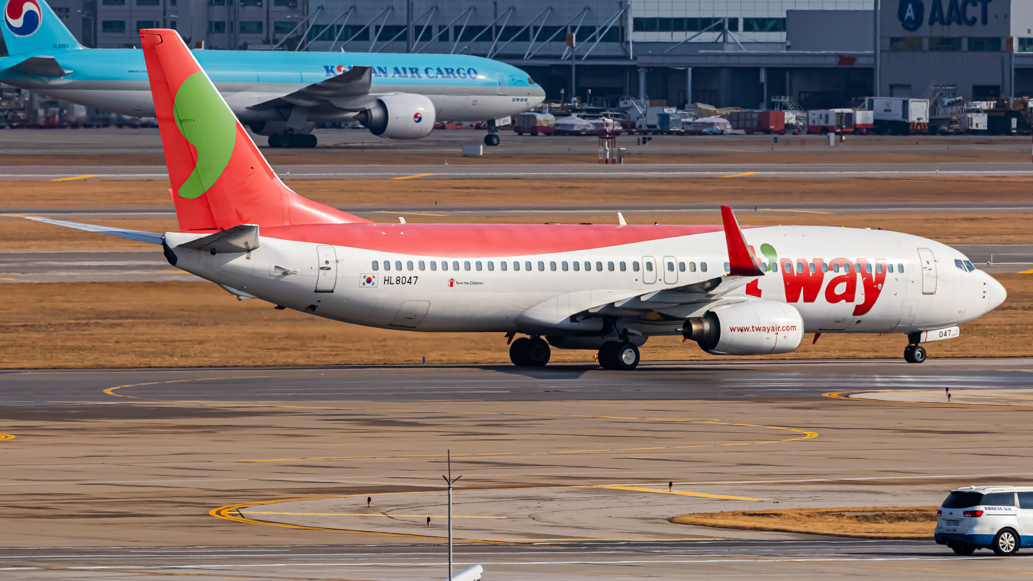 Full size: T\'Way Air Boeing 737-8BK HL8047 at Seoul-Incheon International Airport