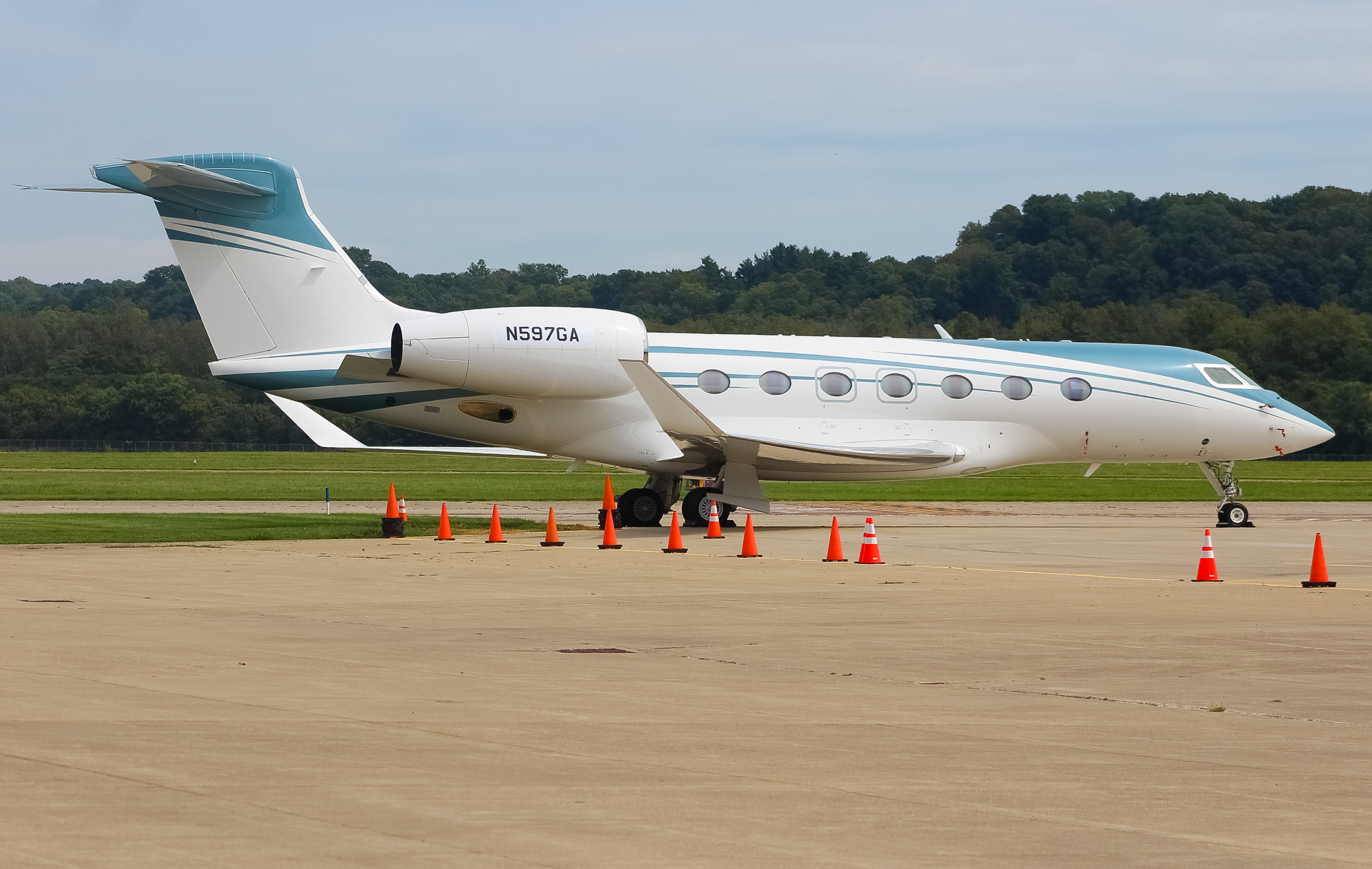 Full size: PRIVATE  Gulfstream G650 N597GA at Cincinnati Municipal Airport/Lunken Field