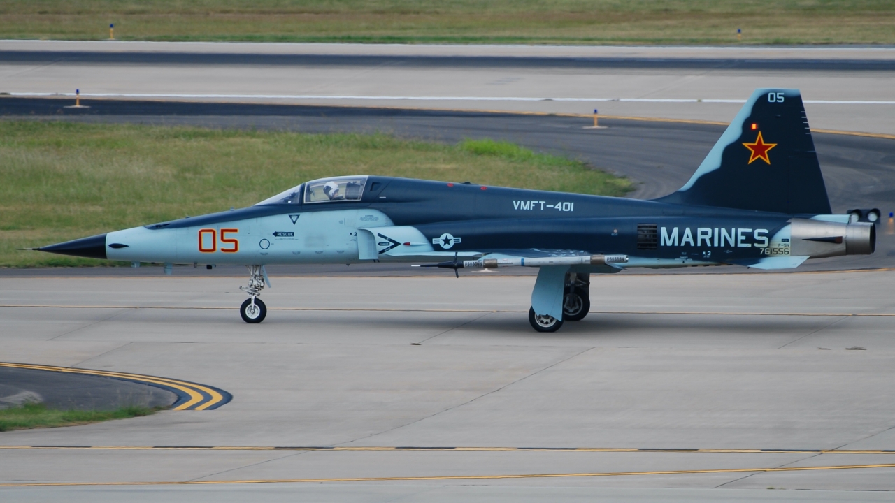 Full size: US Marines Northrop F-5N Tiger II 761556 at Will Rogers World Airport