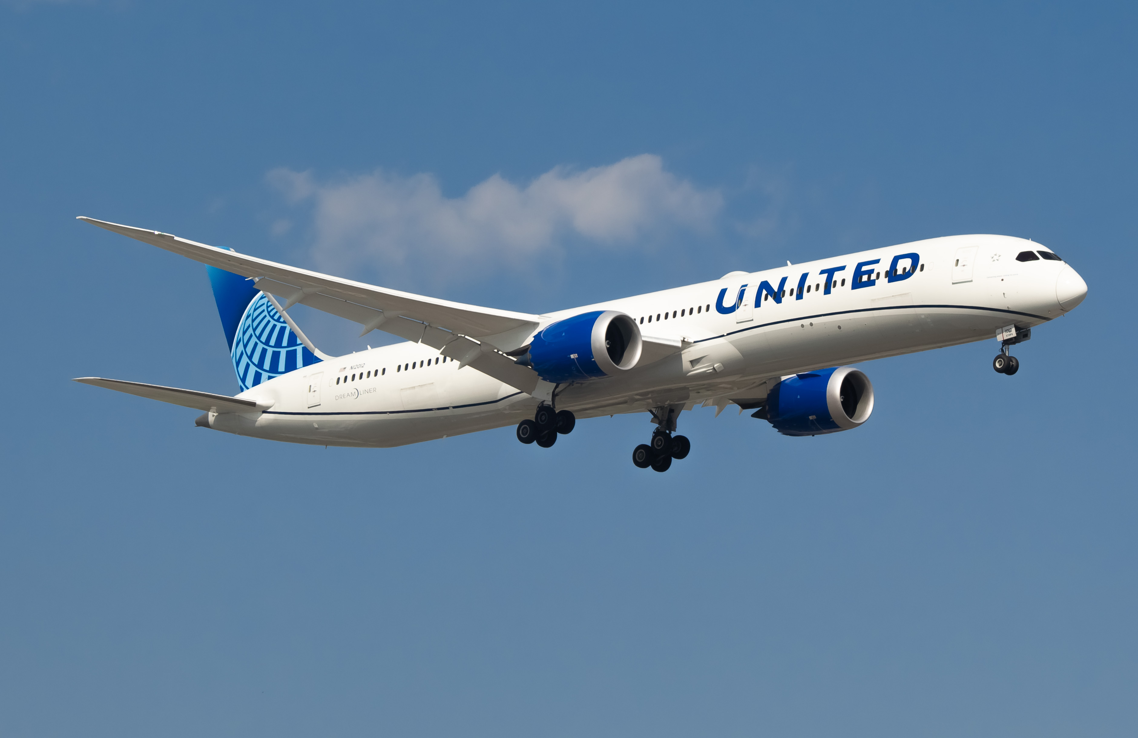 Full size: United Airlines Boeing 787-10 N12012 at Newark Liberty International Airport