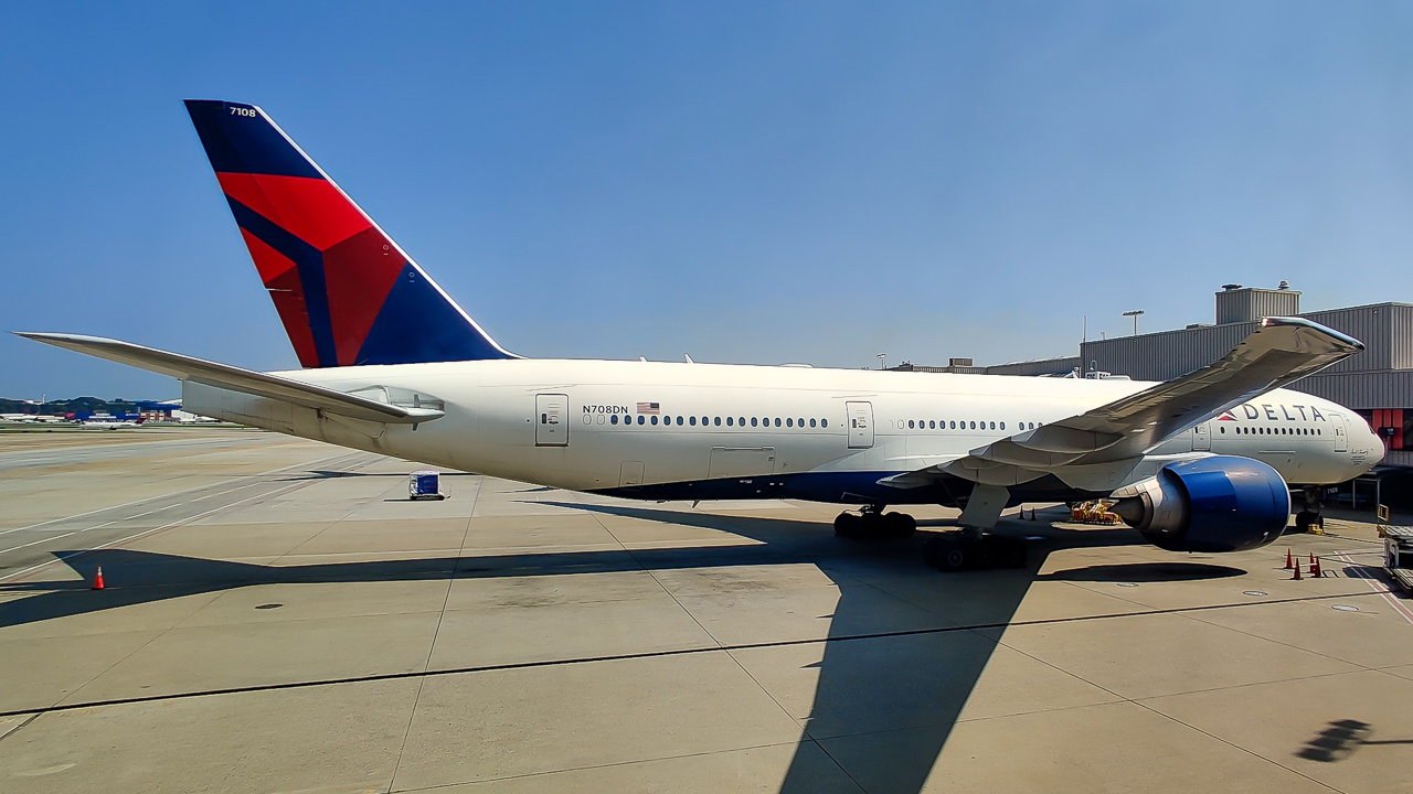 Full size: Delta Airlines Boeing 777-200LR N708DN at Hartsfield-Jackson Atlanta International Airport