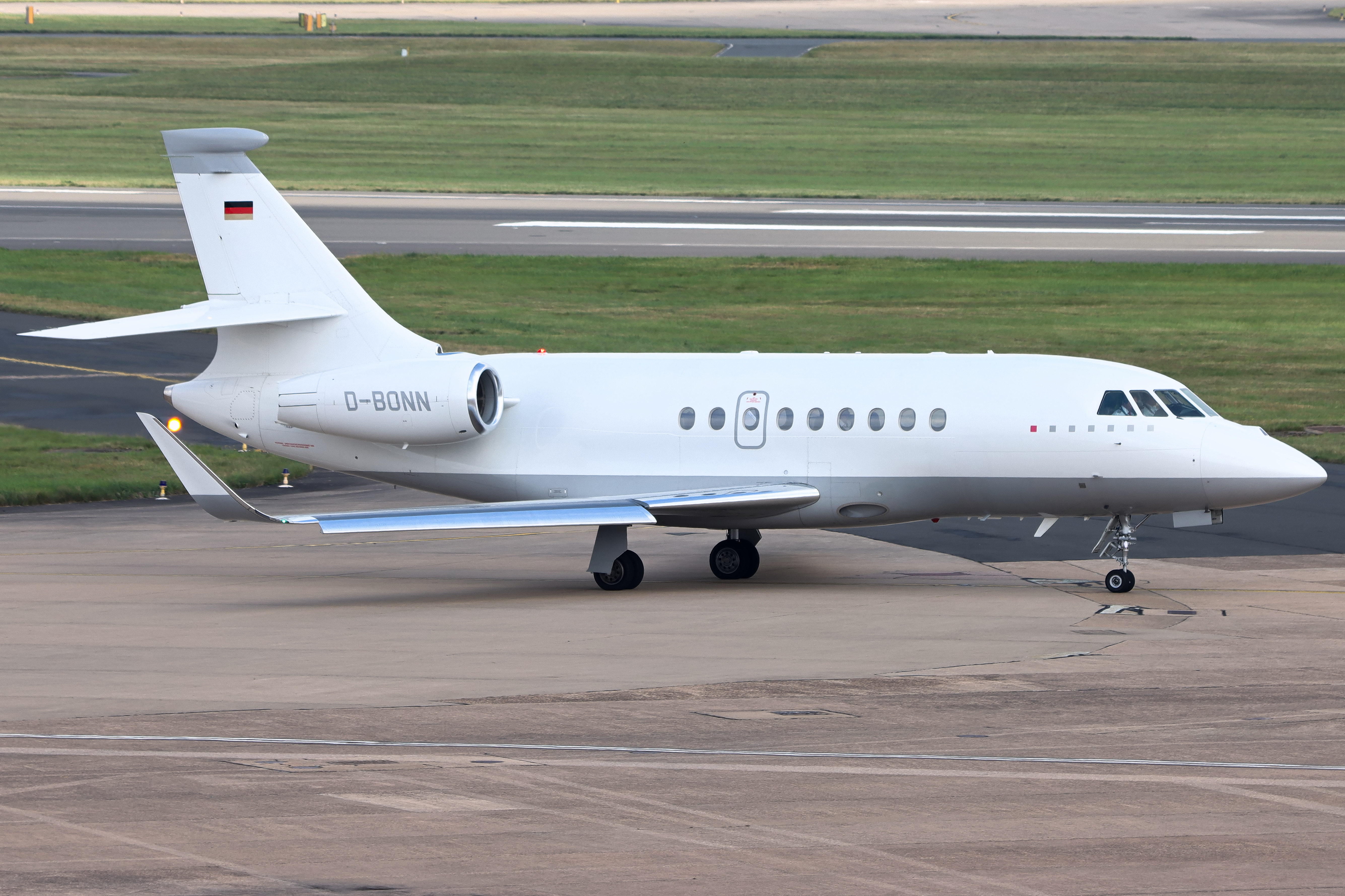 Full size: Private Dassault Falcon 2000EX D-BONN at Birmingham Airport