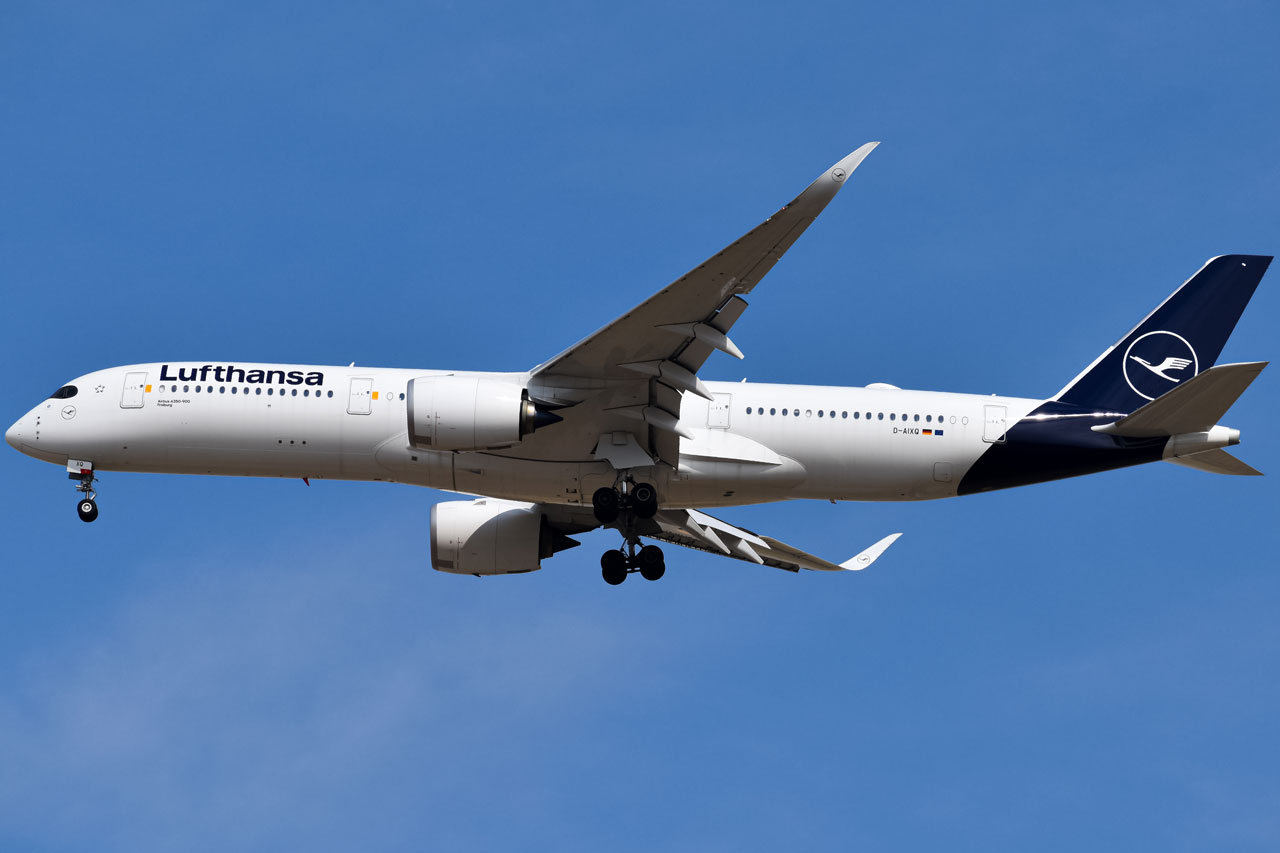 Full size: Lufthansa Airbus A350-900 D-AIXQ at Denver International Airport